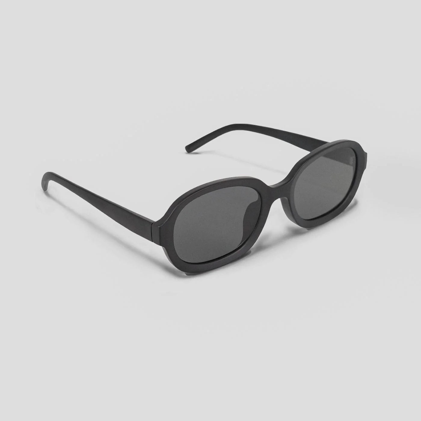 UNDERWATER Matte Black Oval Sunglasses