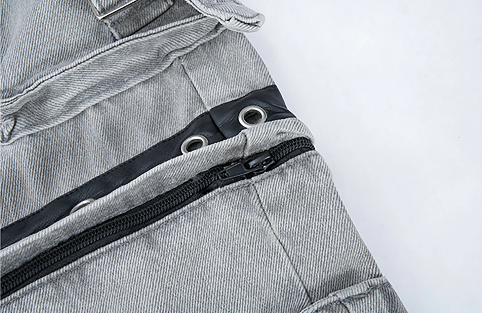 MOGONGSHE Detachable Bleach Washed Utility Cargo Jeans
