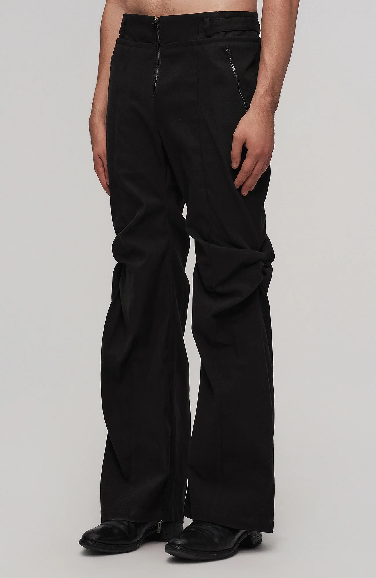 ILNya Nieternite Nifutur Twist-Knee Flared Trousers