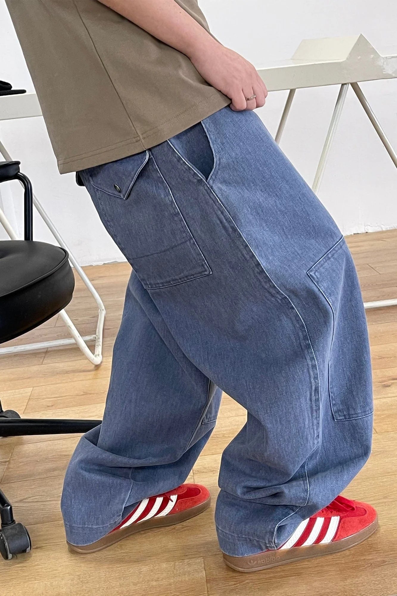 ME DA IGUAL Asymmetrical Snap Wide-Leg Cargo Jeans