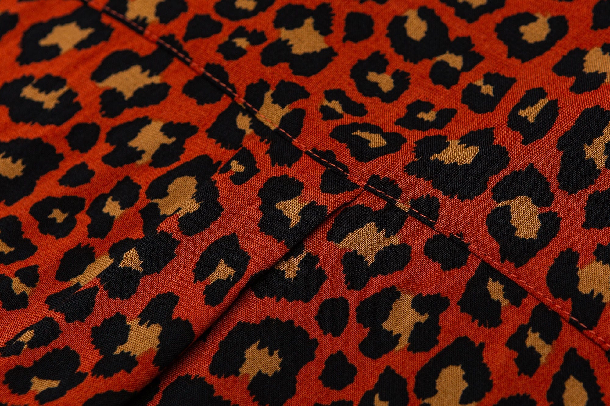 ME DA IGUAL Retro Leopard Full-Print Cuban Half Shirt