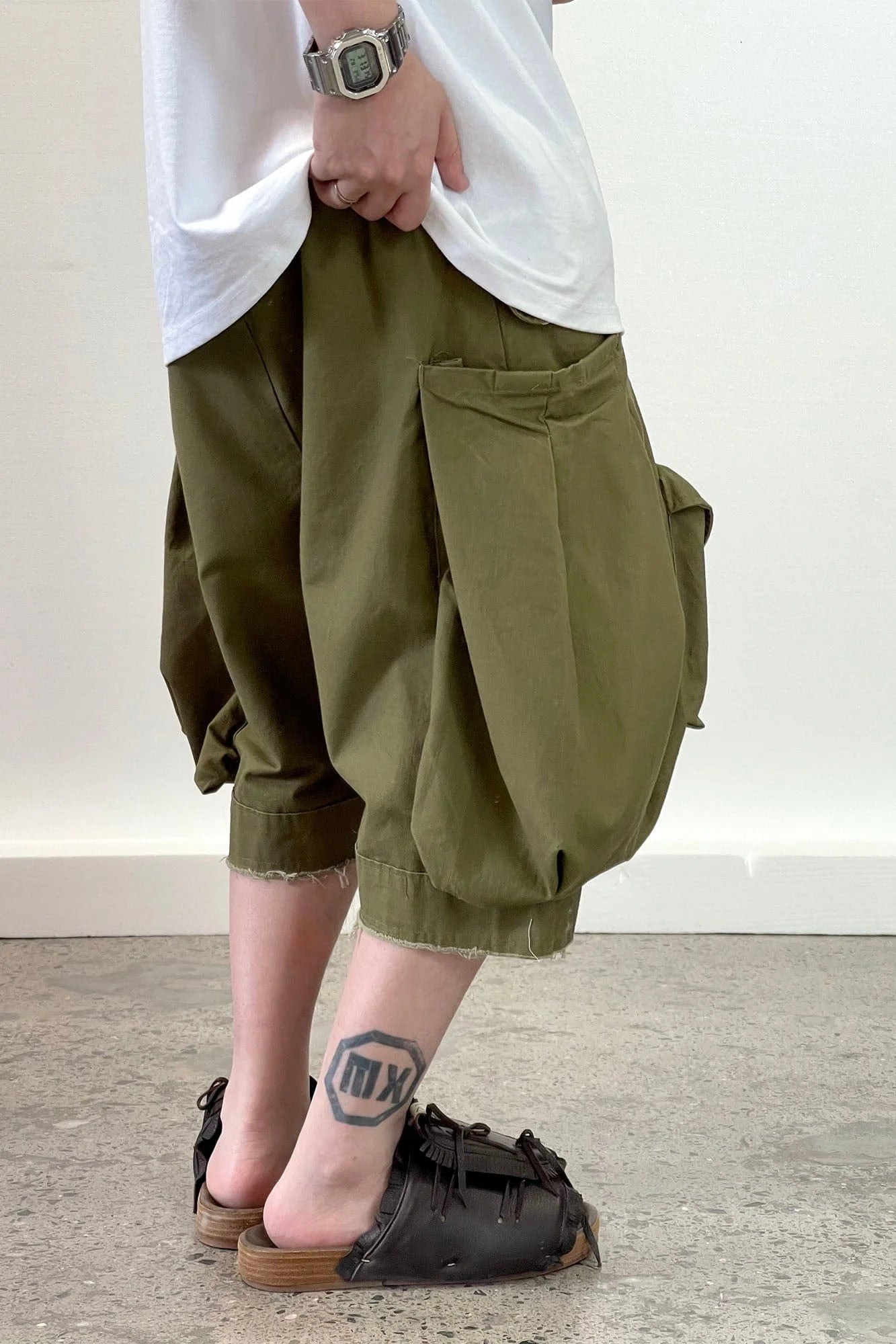 ME DA IGUAL Multi-Pocket Raw Hem Utility Balloon Shorts