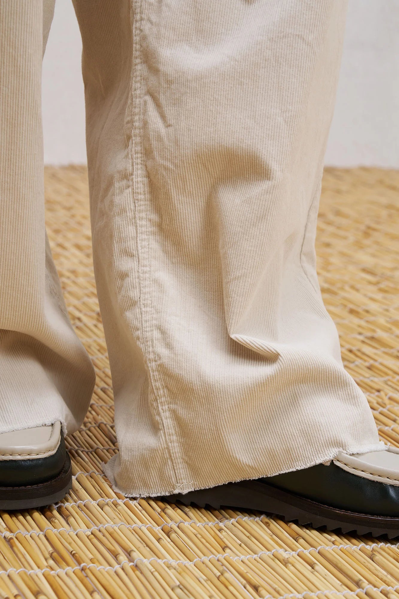 UNLIMITED MOTE Corduroy Pleated Baggy Pants