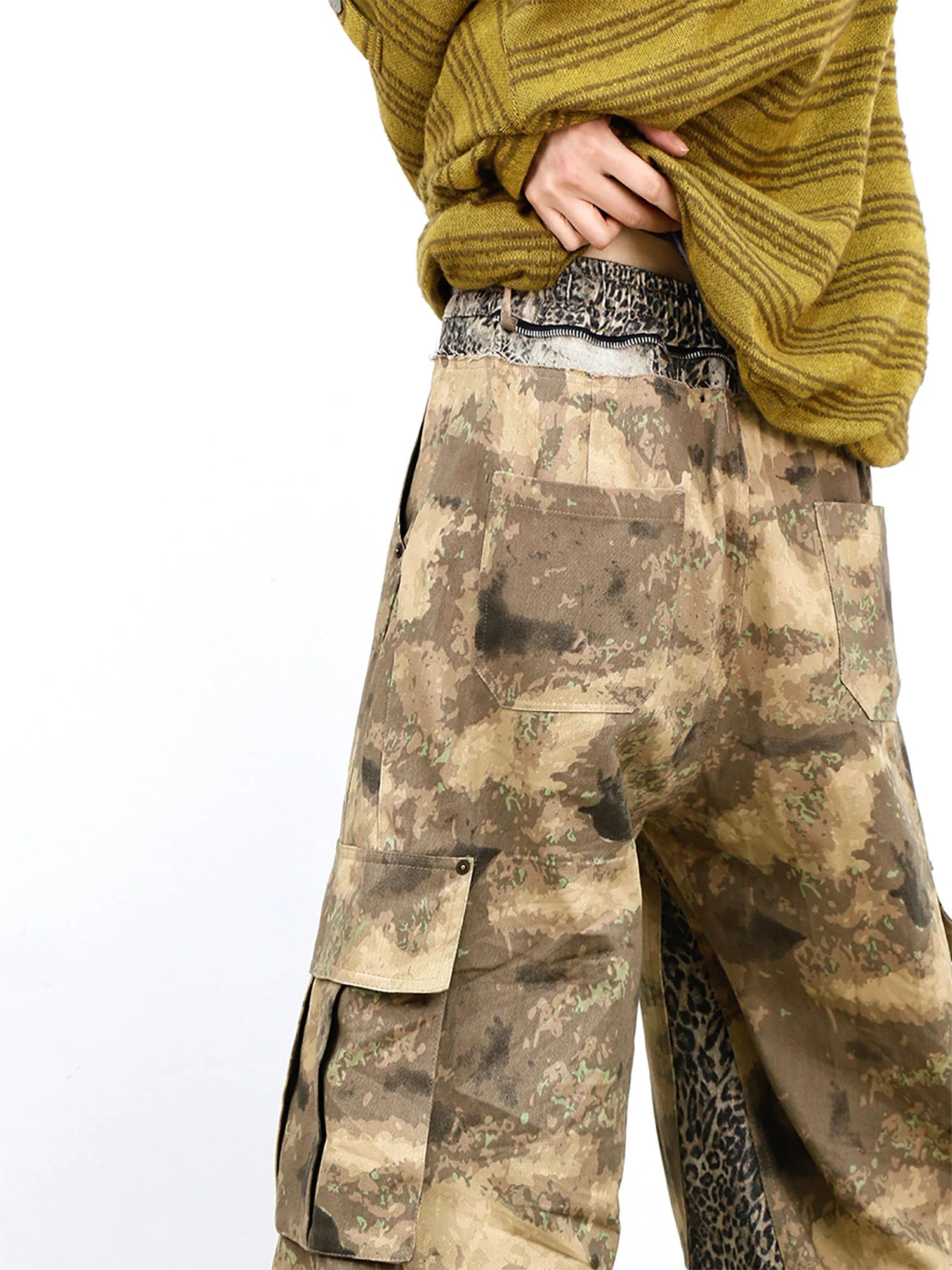 RELABEL Leopard Panel Camo Cargo