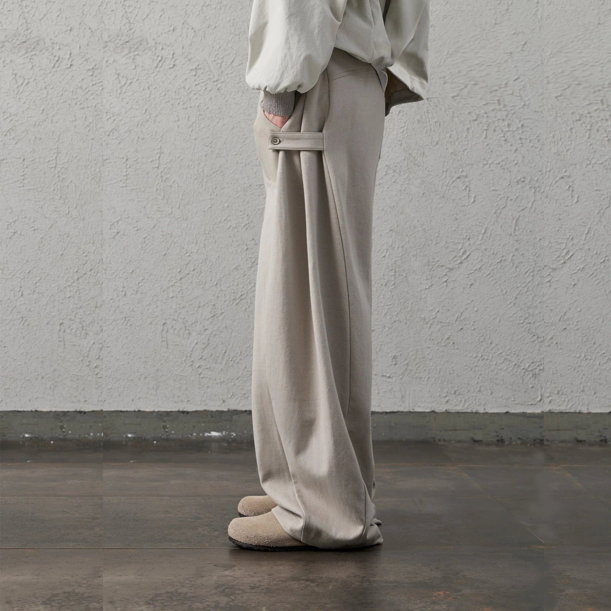 ORGANIC EMOTION Pleat Seam Curved Pants
