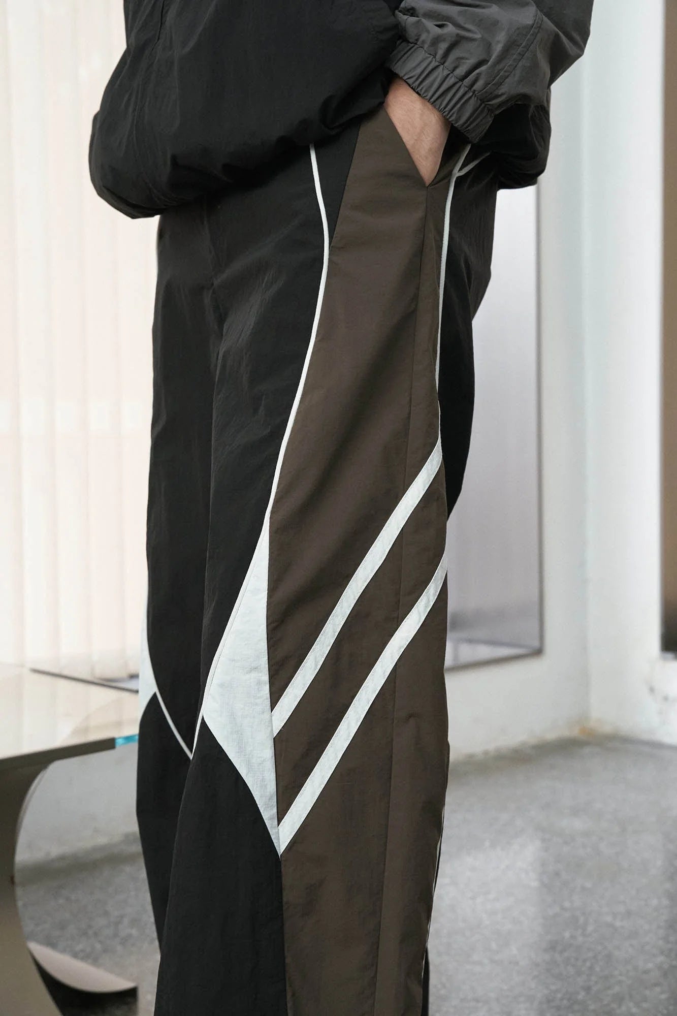 ENSHADOWER Contrast Striped Hem-Drawstring Pants