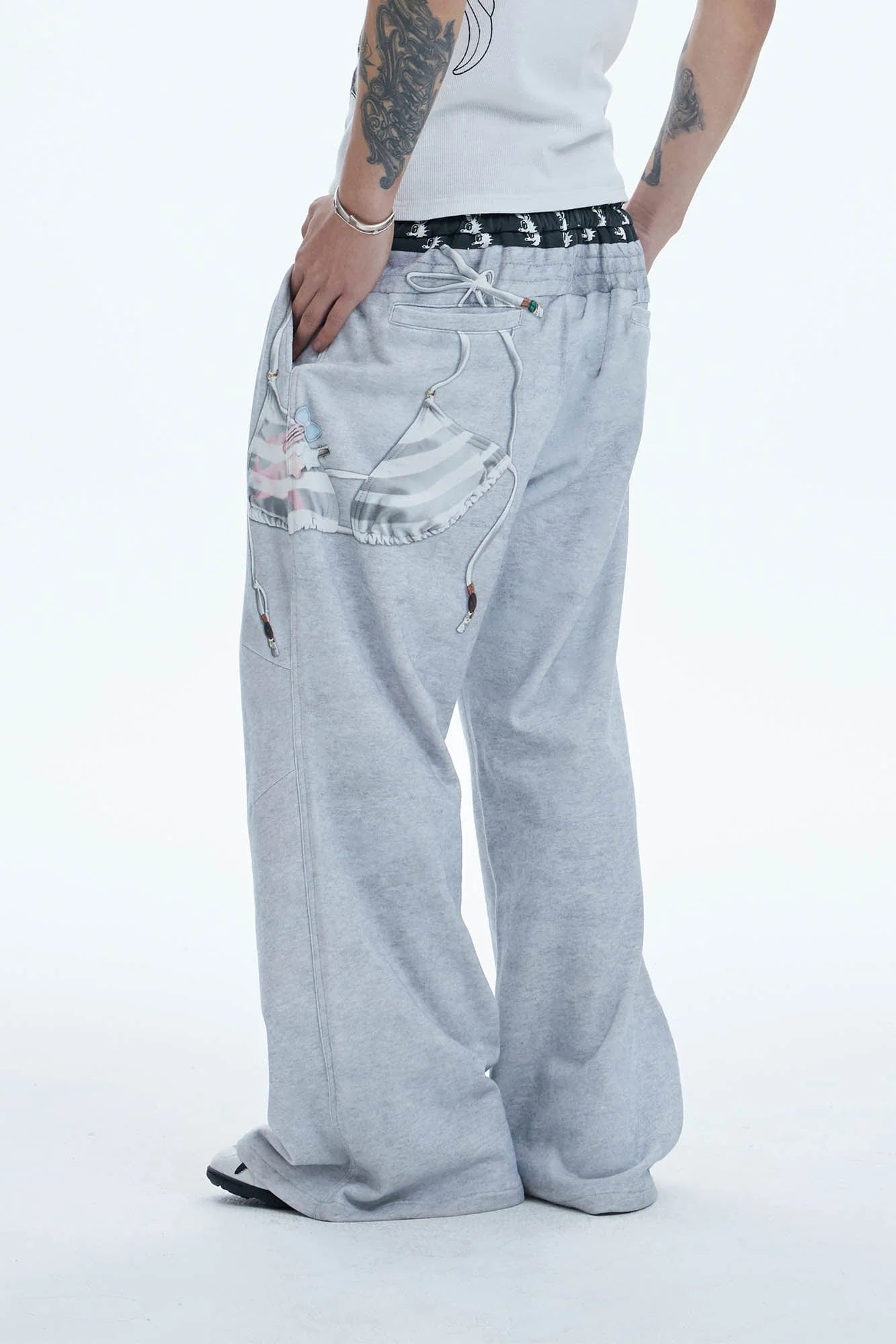 DND4DES Doll Charm Graphic Double-Waist Sweatpants