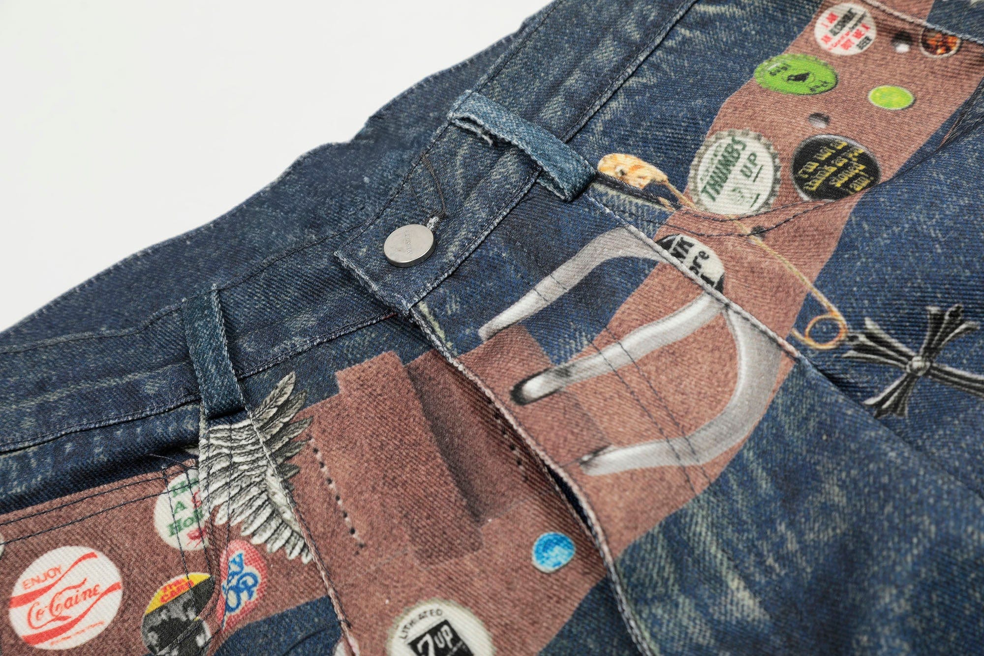 CLP Badge Belt Graphic Cropped Denim Shorts