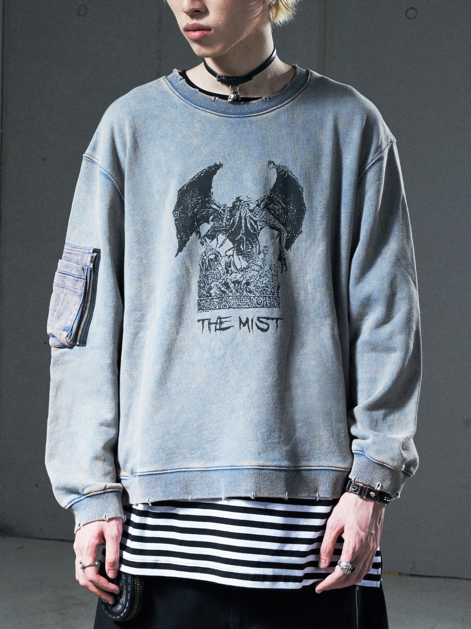 VENTUREK Washed Graphic Frayed Hem Sweatshirt