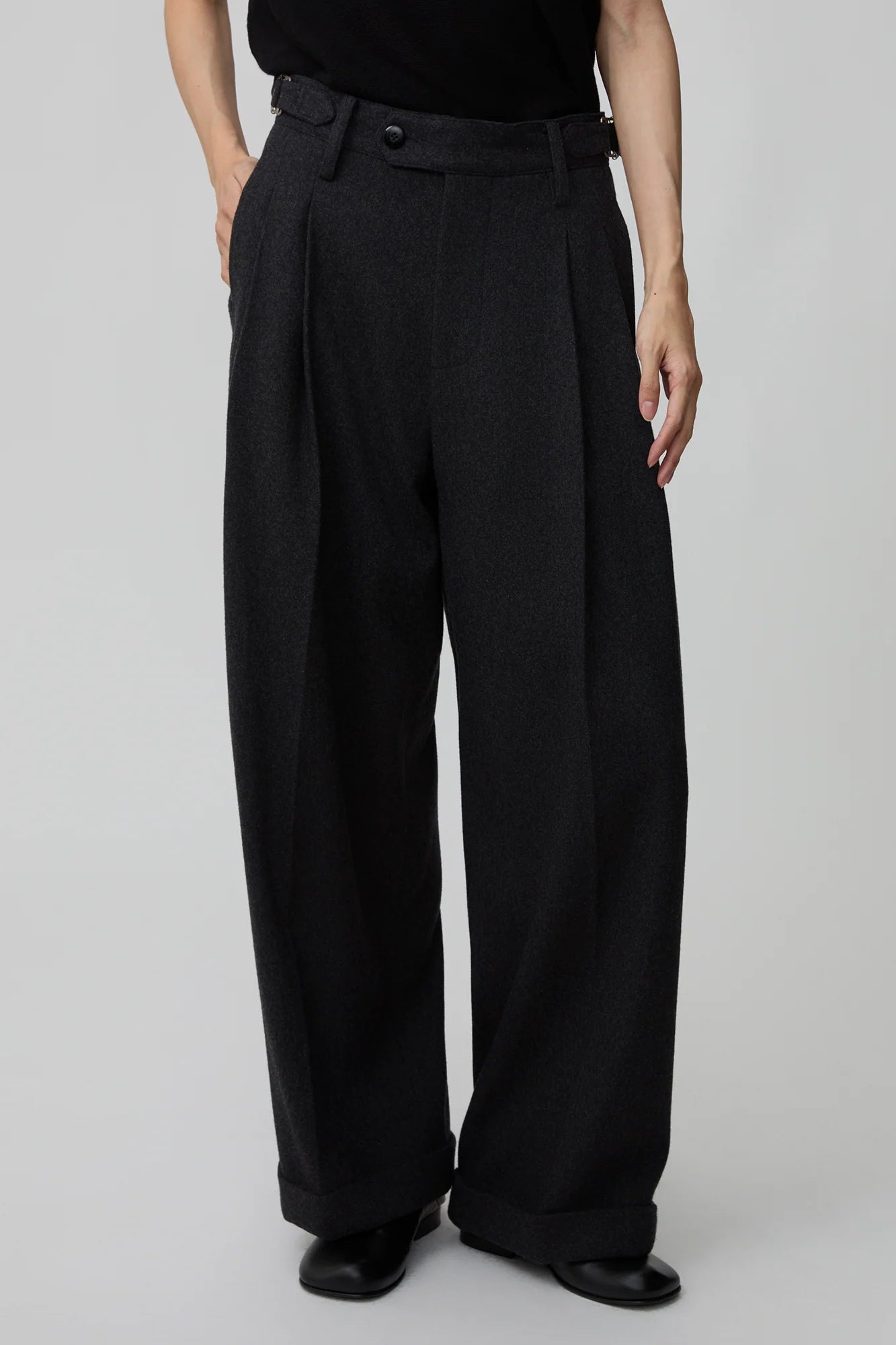 OPICLPOTH Wool-Blend Pleated Barrel Trousers