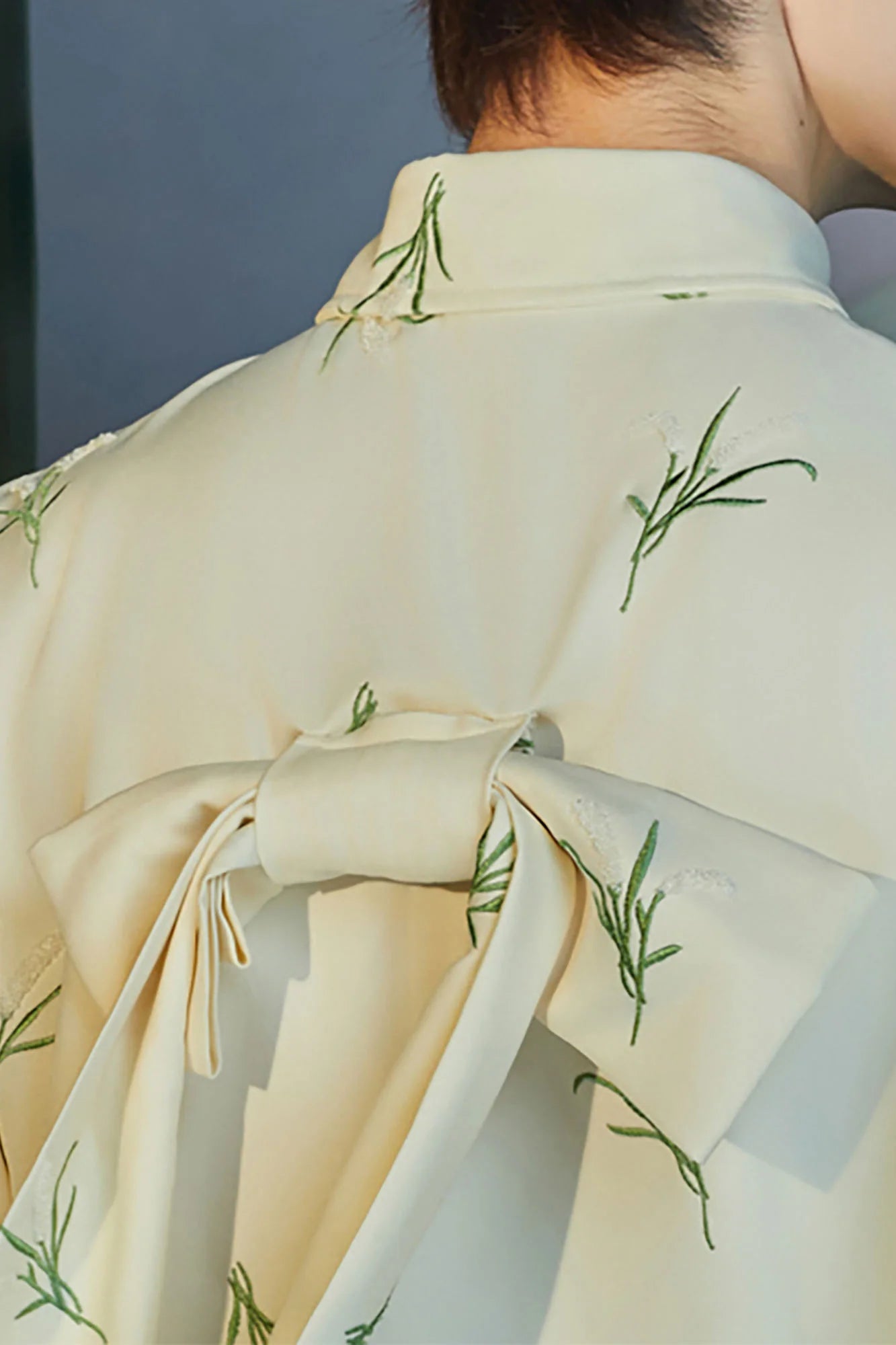 JIECHI Botanic Embroidery Bow Back Shirt