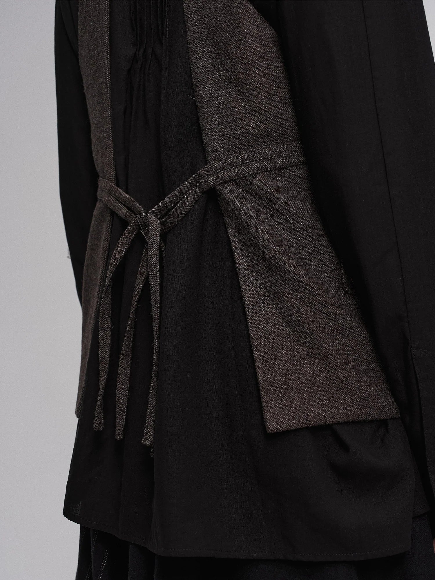 ILNya Nieternite Nifutur Retro Button Embellished Back-Harness Vest