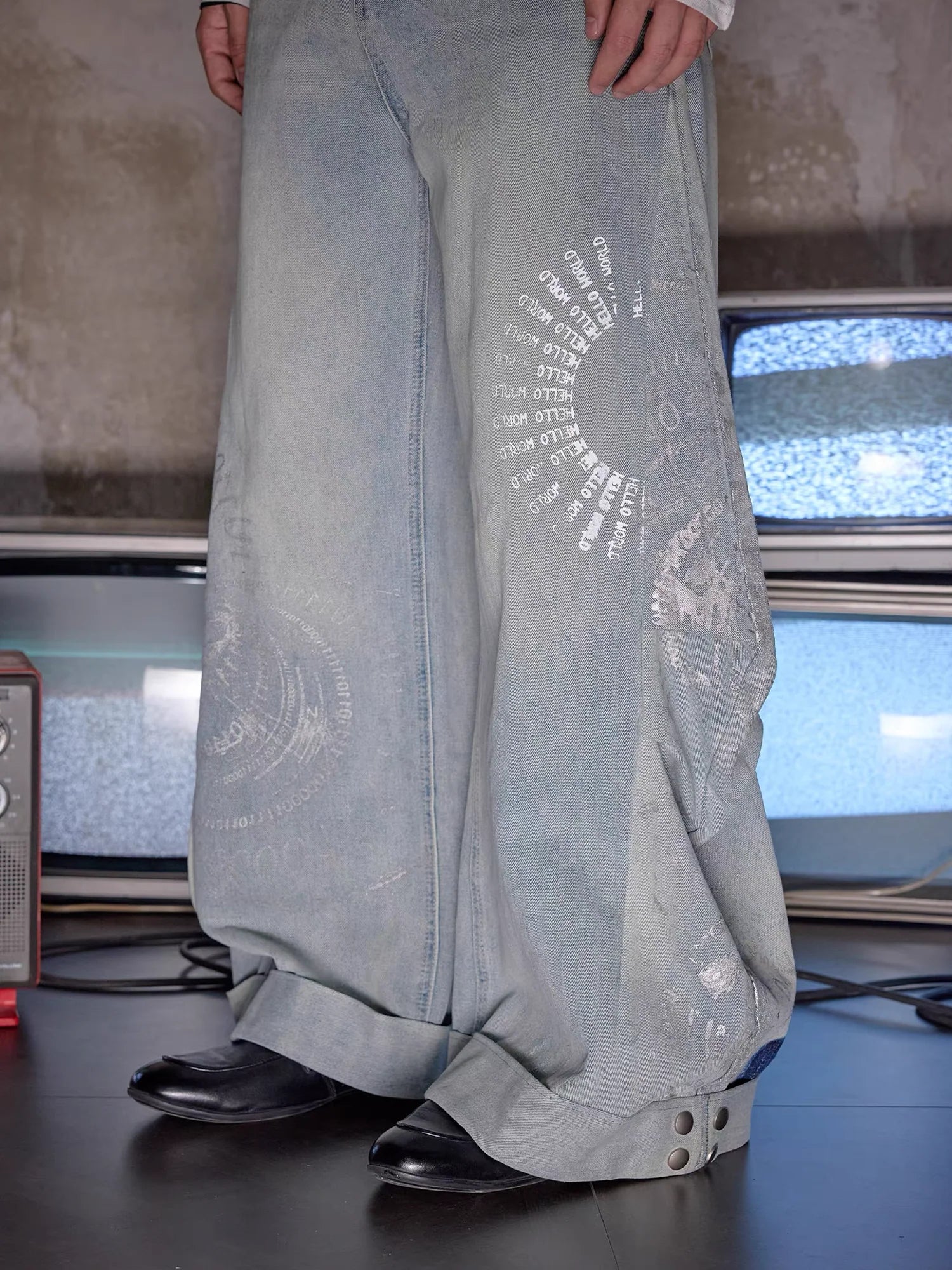 NOTHINGNESS WORLD Washed Pleated Curved Denim Pants