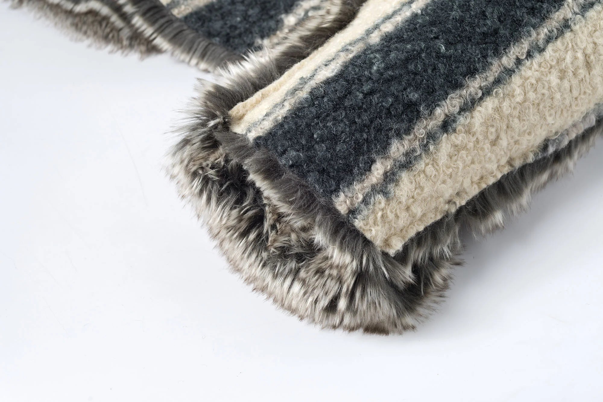 TUIMU Reversible Faux Fur Cropped Jacket