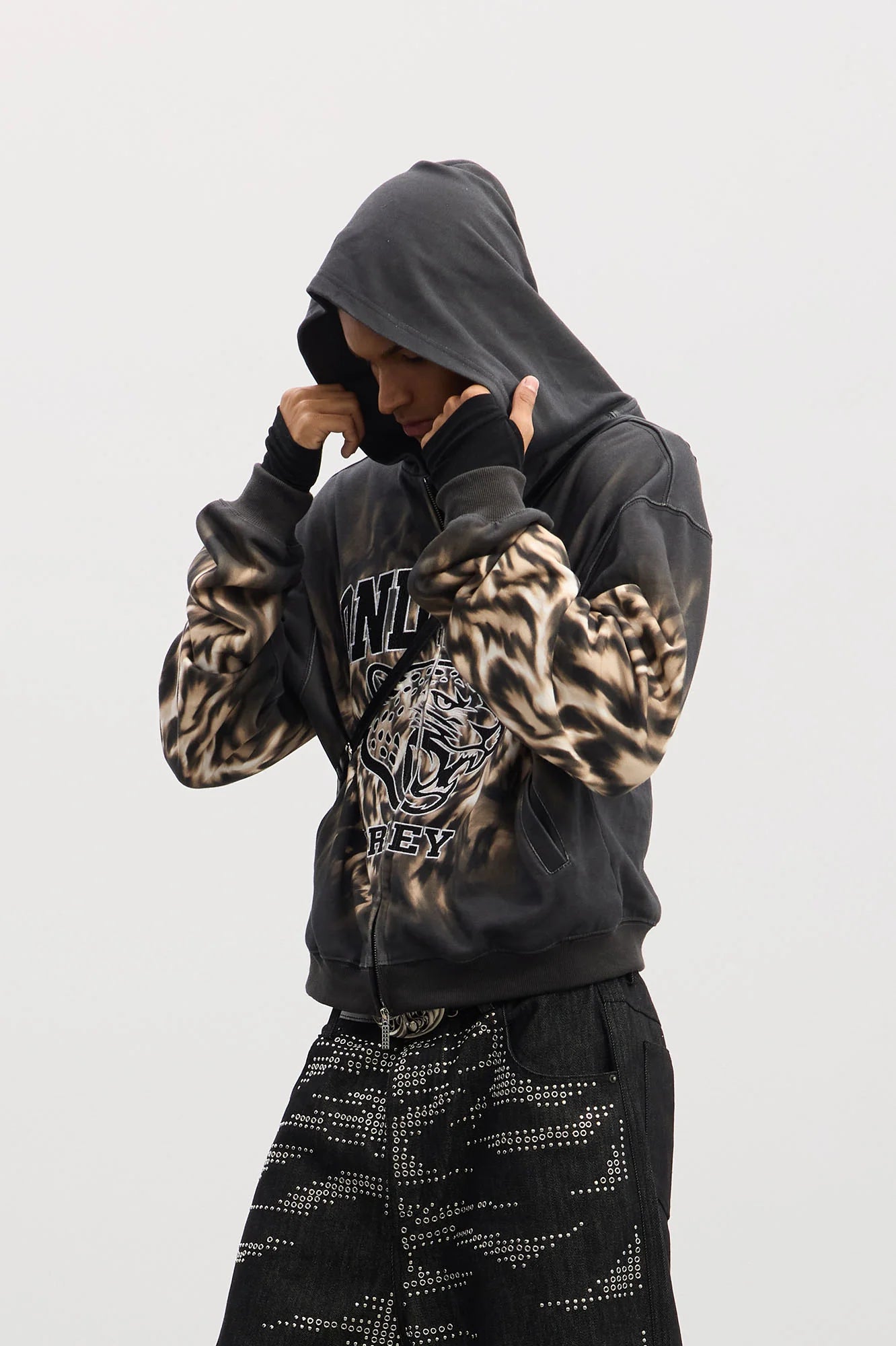 DND4DES Tiger Embroidered Zip-Up Hoodie