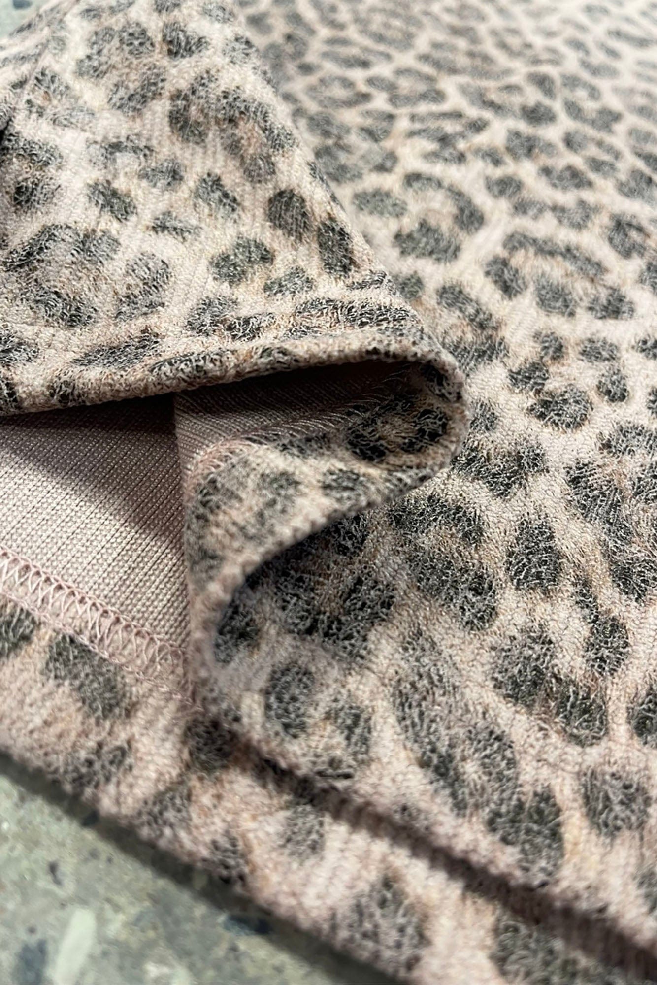 ME DA IGUAL Fuzzy Leopard Polo T-Shirt