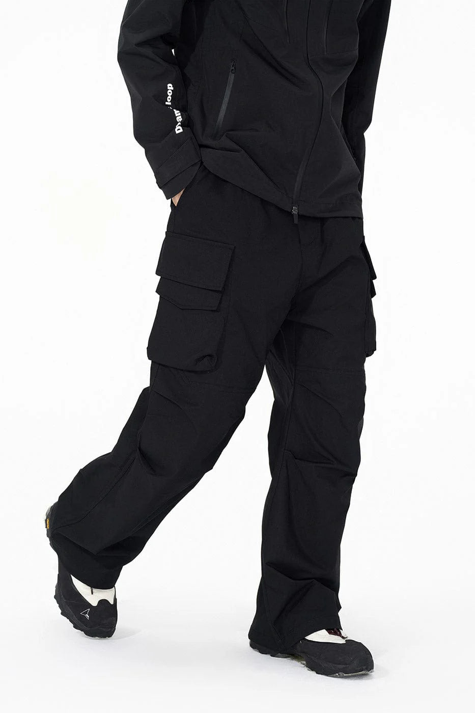 ENSHADOWER Big Pockets Crinkled Straight Pants