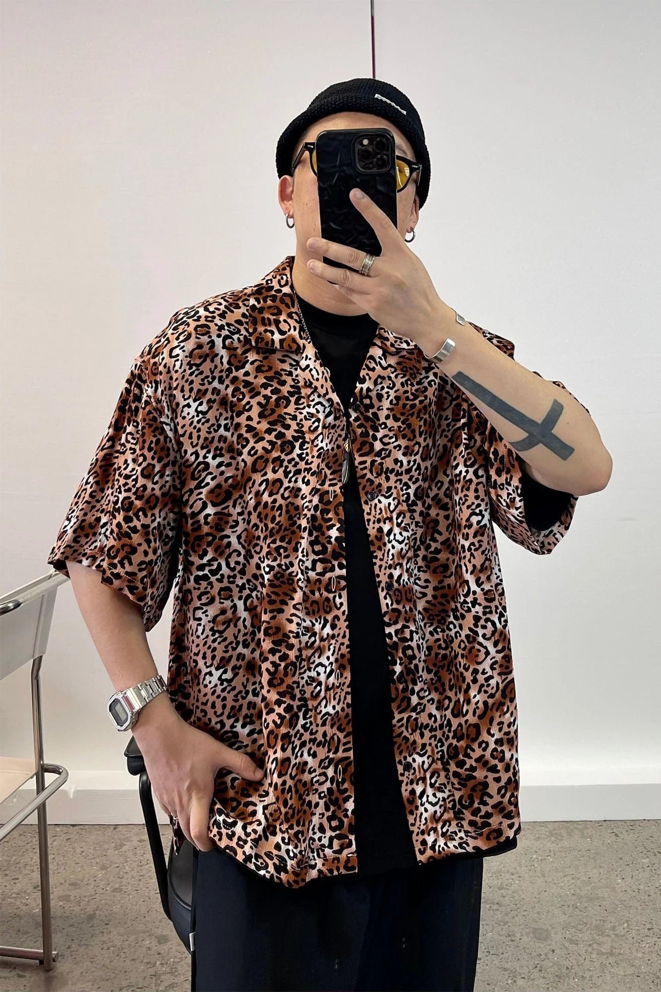 ME DA IGUAL Classic Leopard Full-Print Half Shirt