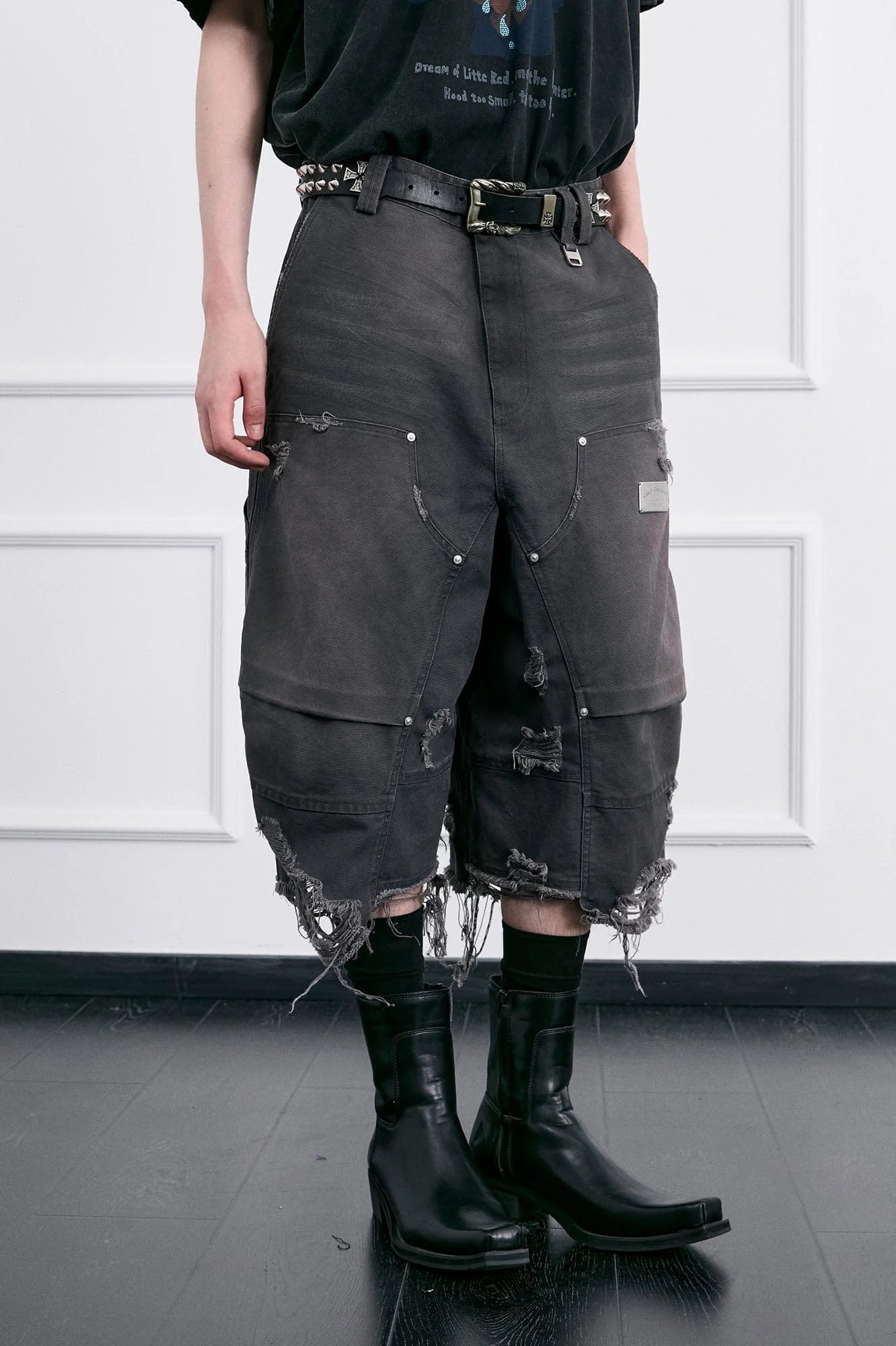 FACEONLAB Distressed Deconstructed Ripped Cargo Shorts