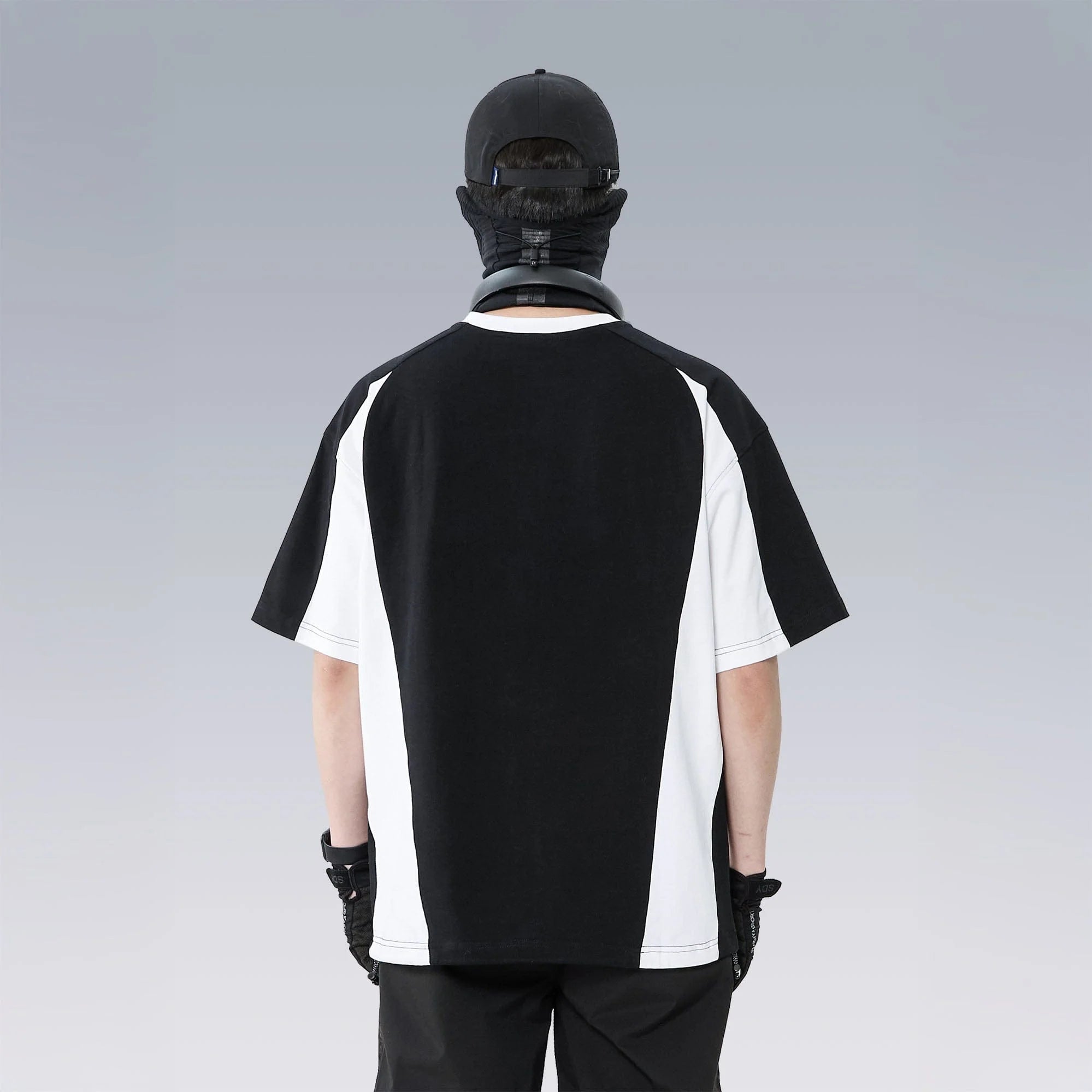 SILENSTORM Contrast Panelled Moisture-Wicking Graphic T-Shirt
