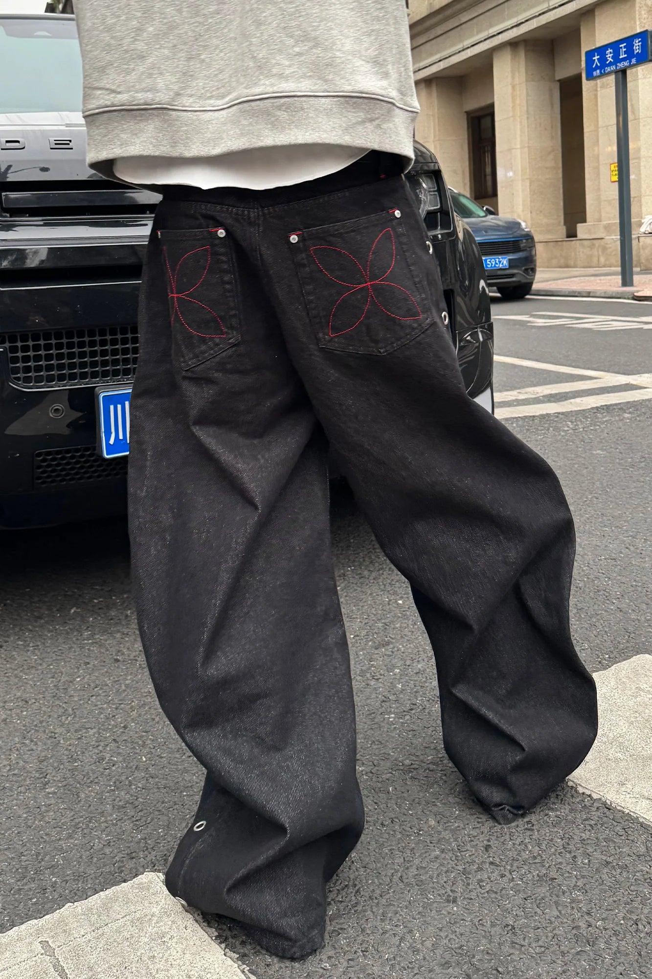 STEEPC Grommet Snap-Fly Flared Raw Jeans