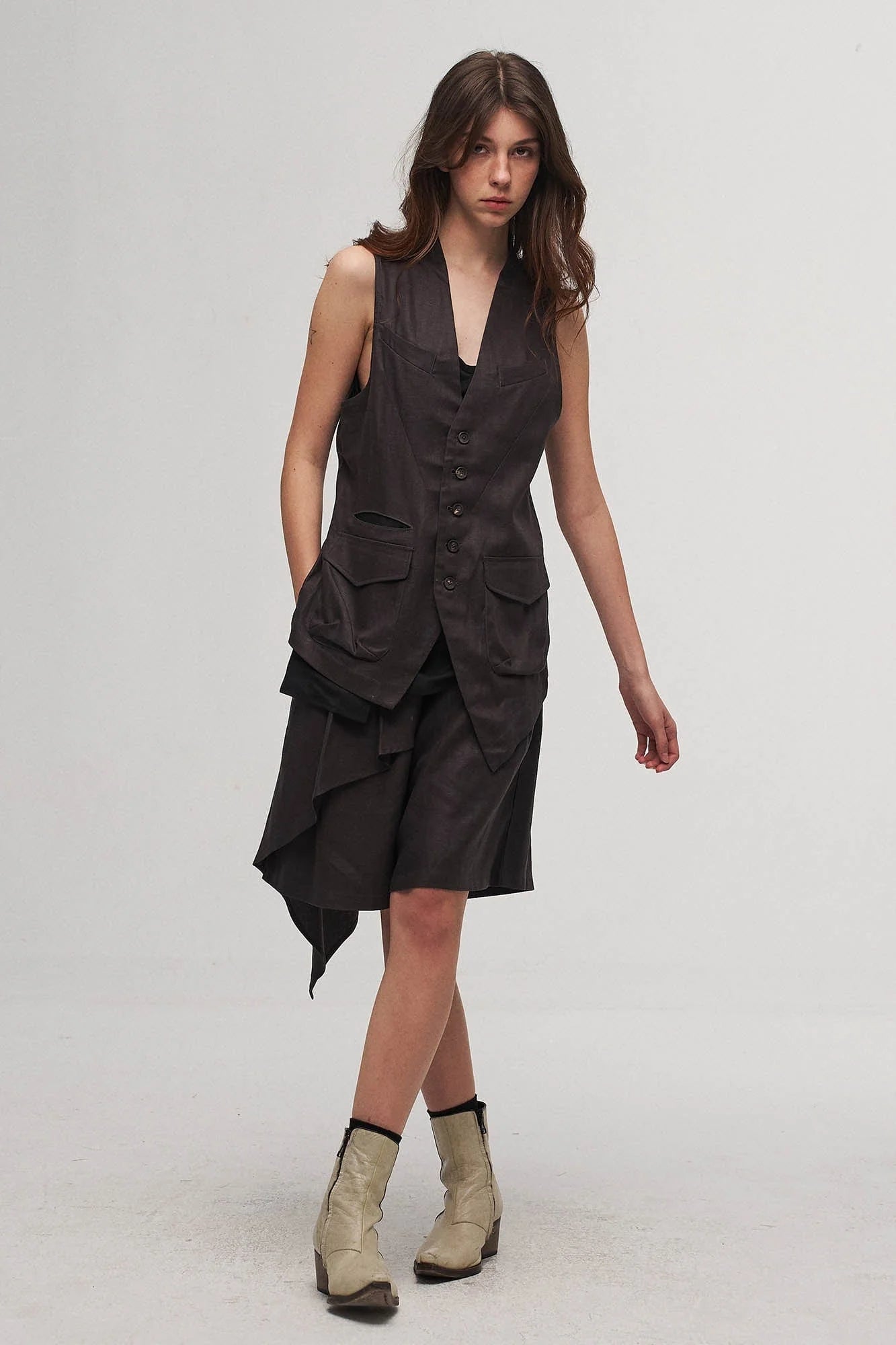 ILNya Nieternite Nifutur Asymmetrical Draped Pleated Shorts