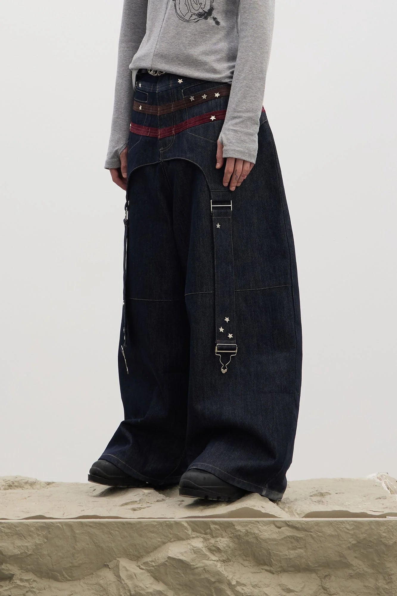 DND4DES Star-Rivet Harness-Layered Curved Jeans