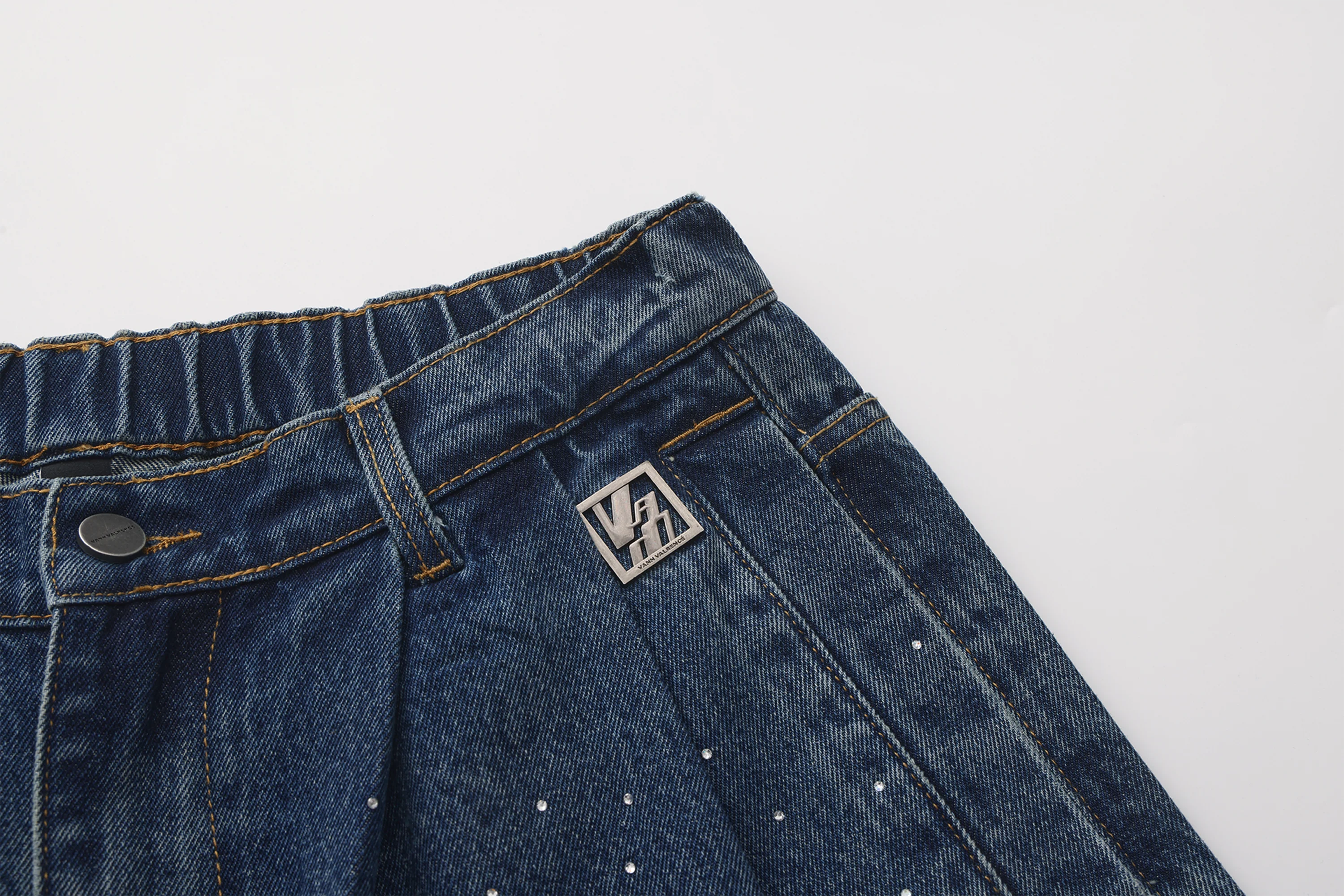 VANN VALRENCE Washed Diamond Curved Wide-Leg Jeans