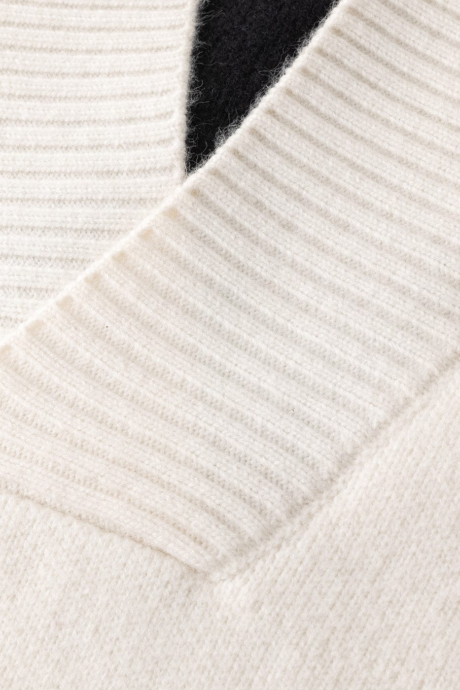 SOURPLUM Modern Spliced V-Neck Sweater