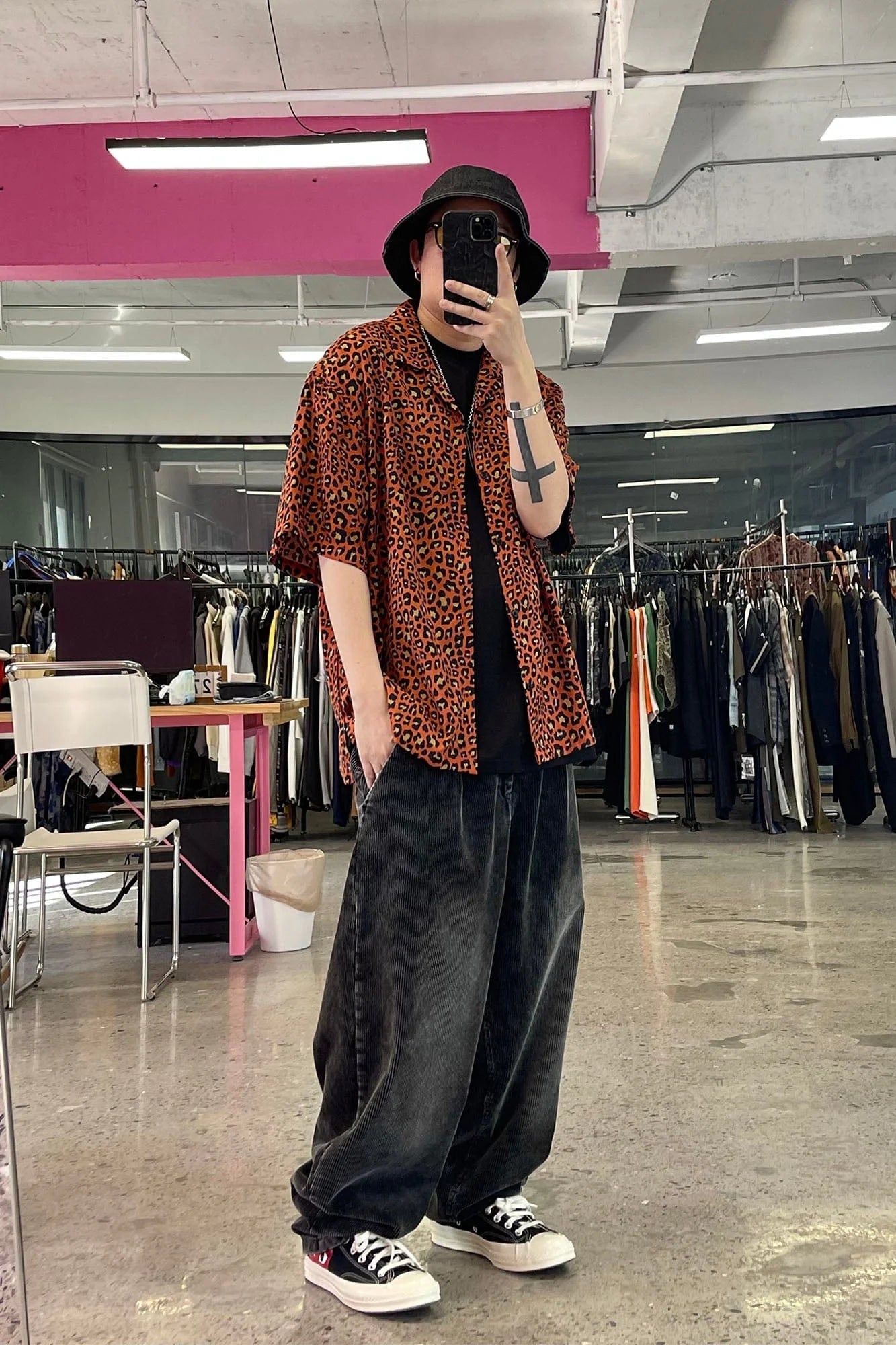 ME DA IGUAL Retro Leopard Full-Print Cuban Half Shirt