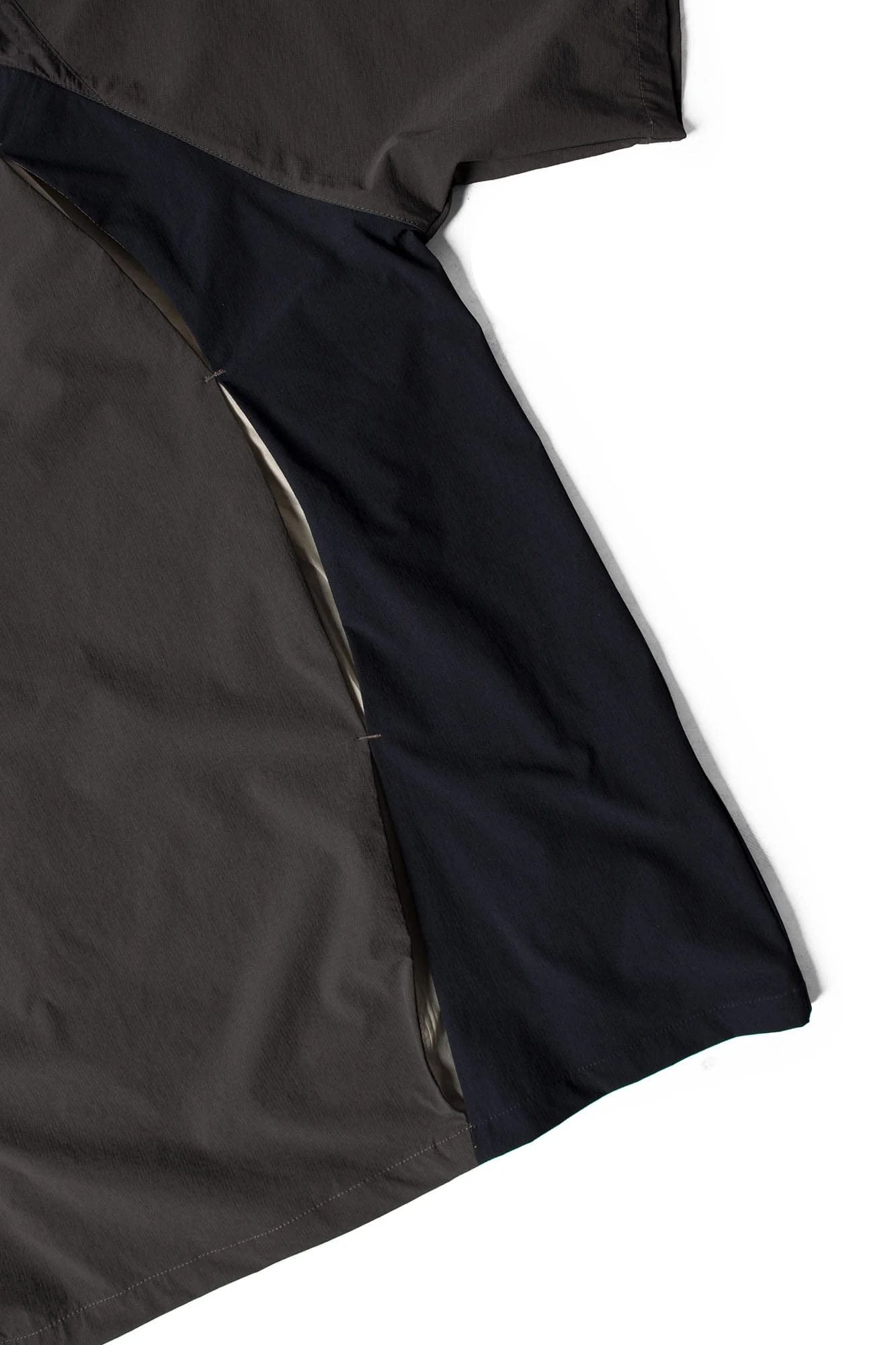 RELABEL Contrast Paneled Quick-Dry Long-Sleeve Tee
