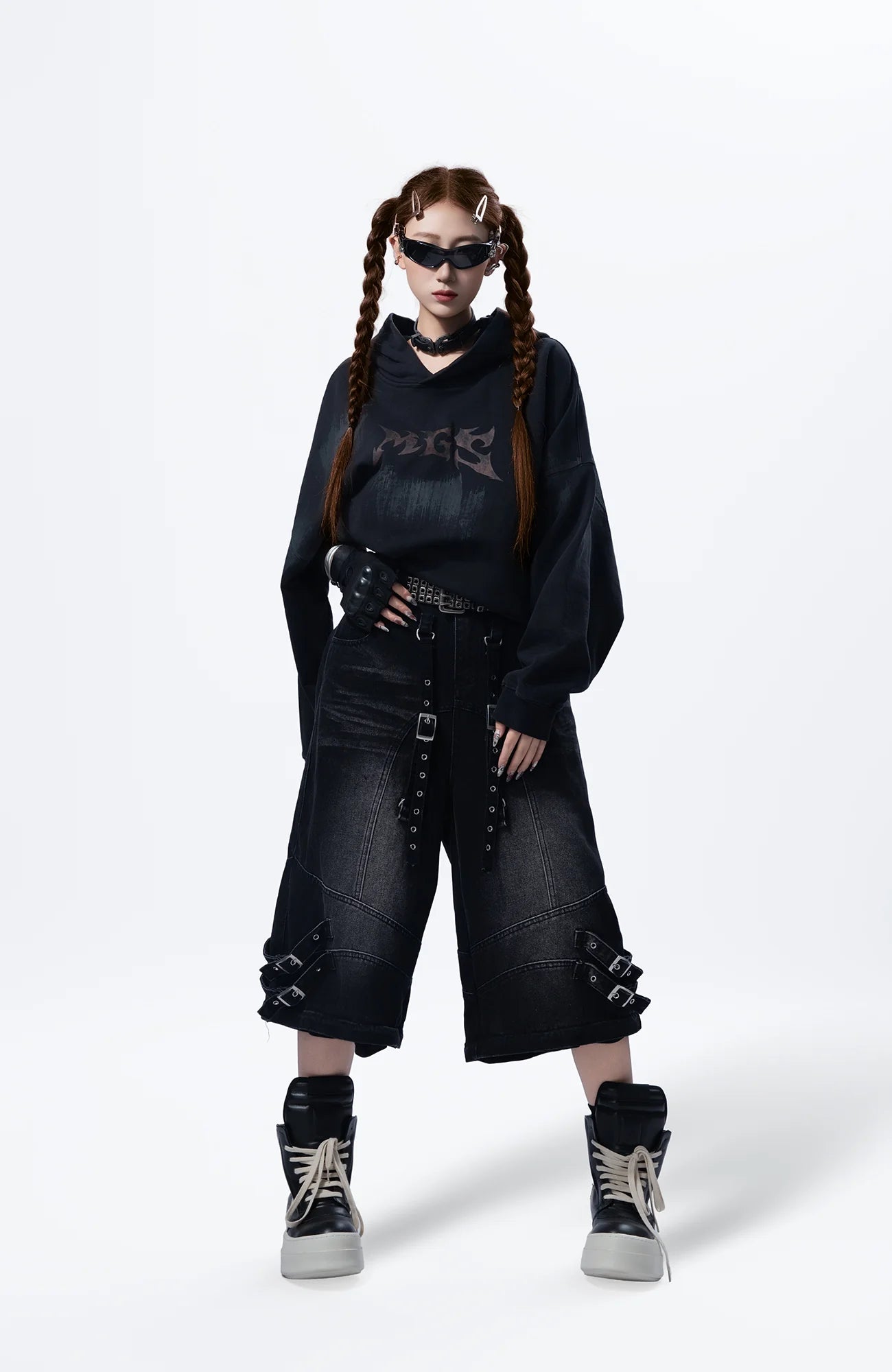 MOGONGSHE Detachable Drape-Strap Washed Jeans