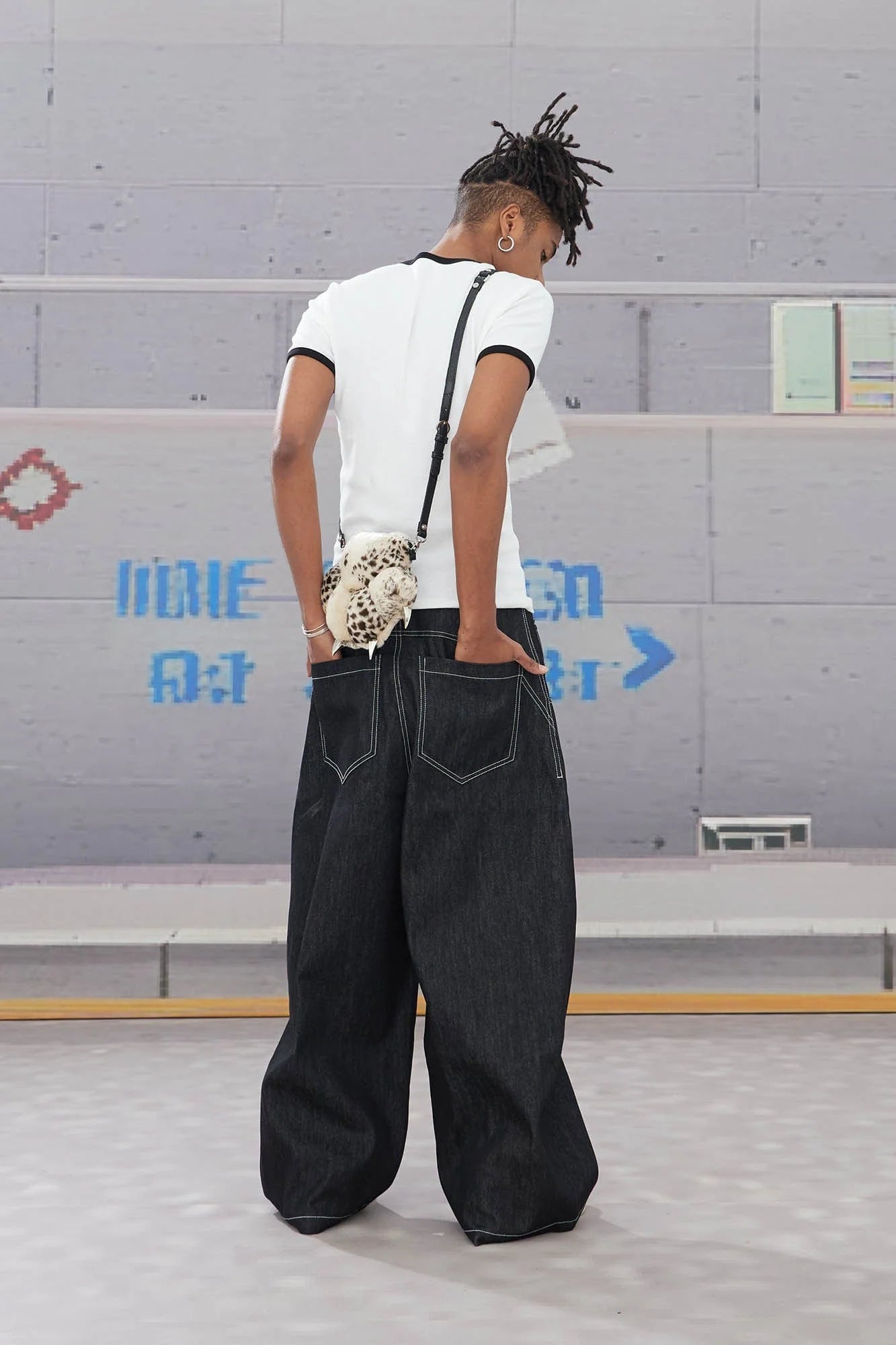 DND4DES Airplane-Buckle Curved Baggy Jeans