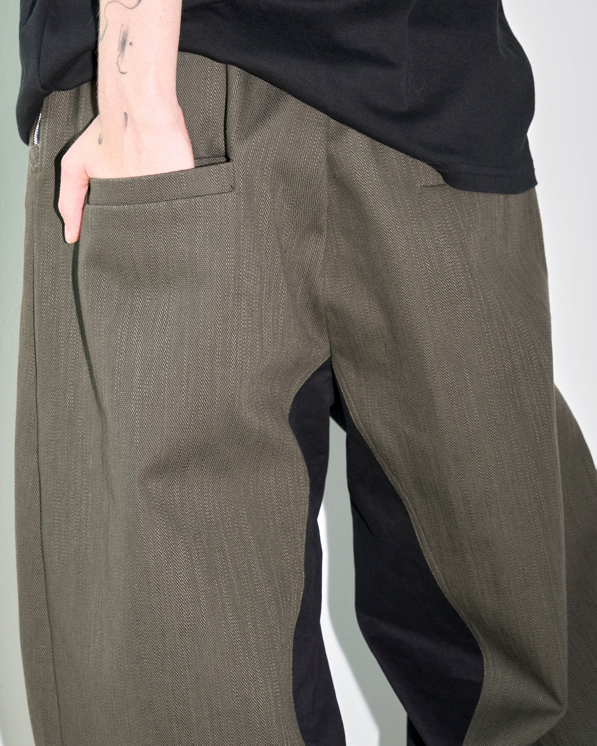 LABELROOM Paneled Color Blocked Zipper Pants