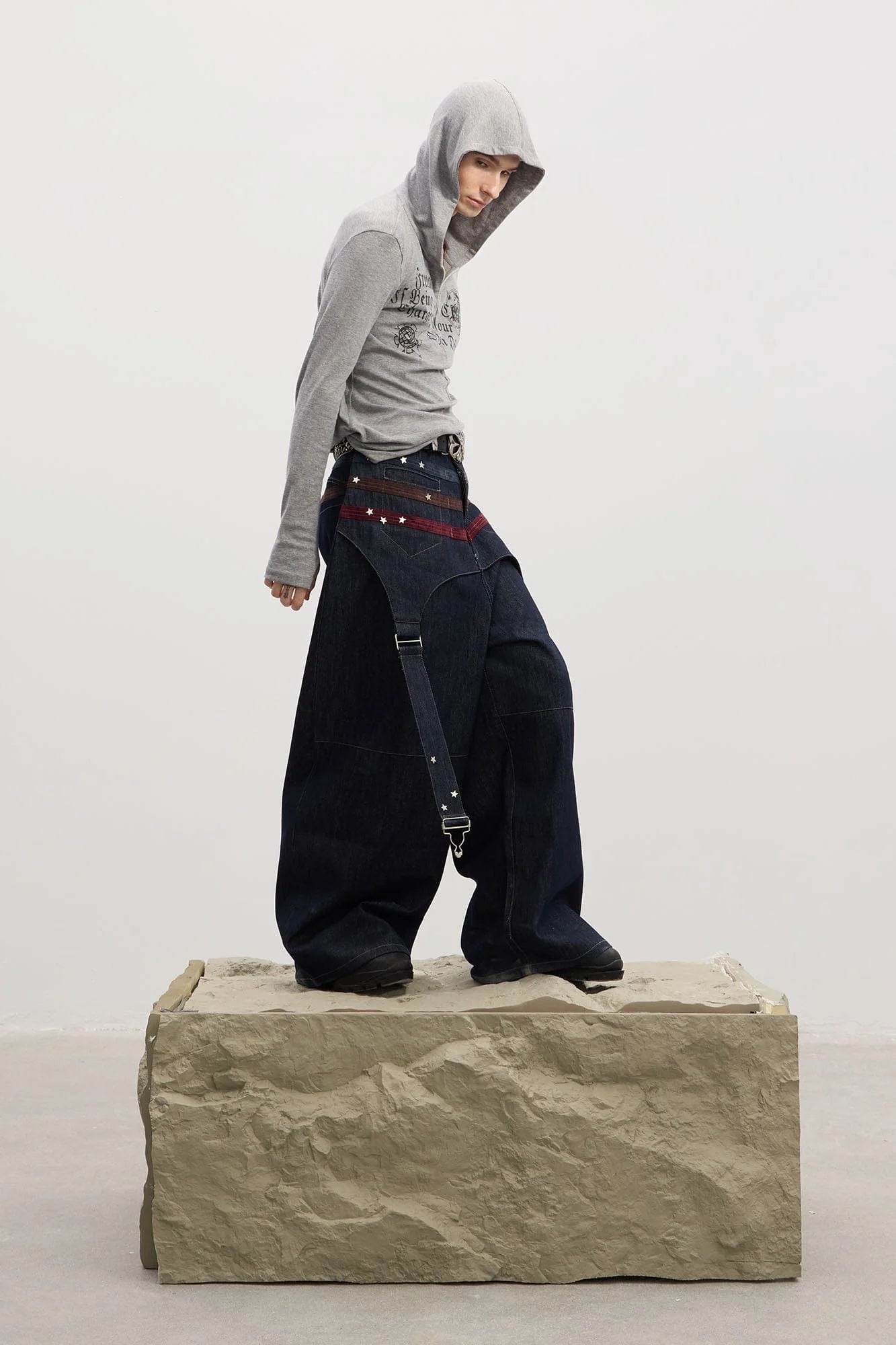 DND4DES Star-Rivet Harness-Layered Curved Jeans
