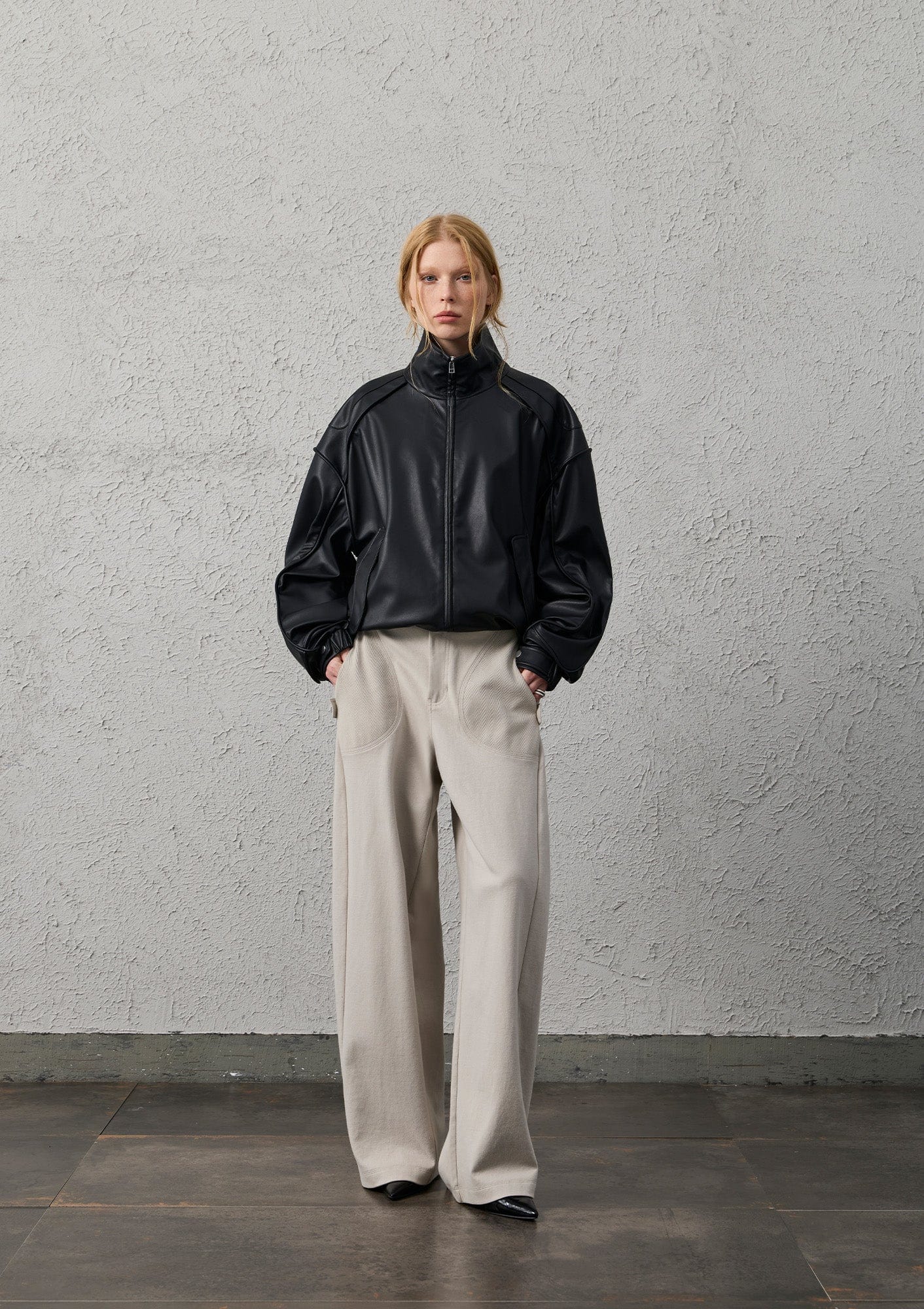 ORGANIC EMOTION Pleat Seam Curved Pants