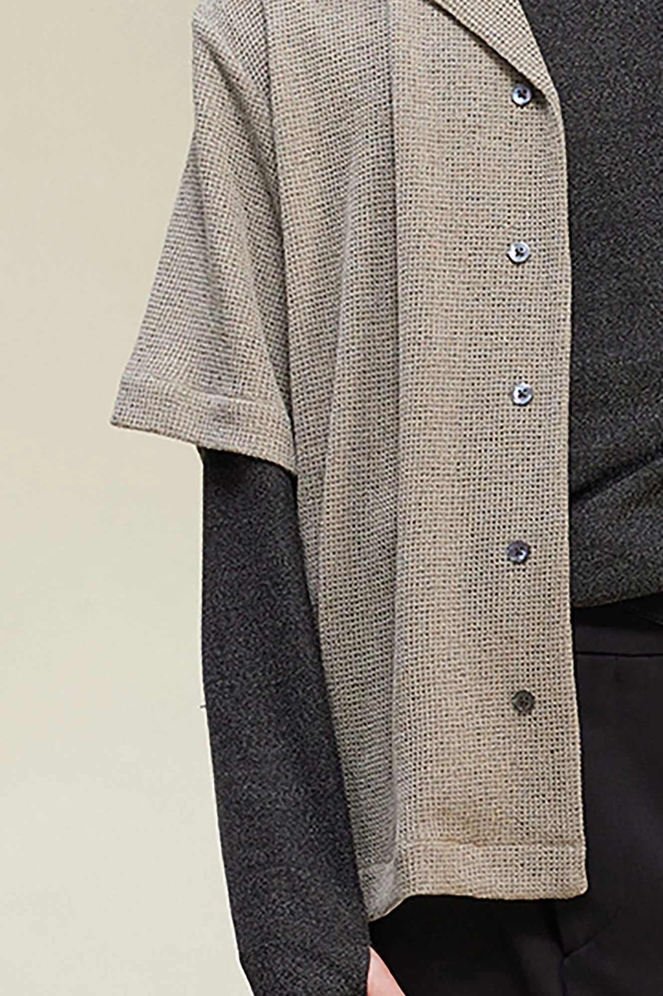 ALVNG AR ANTS Contrast Collar Knitted Texture Half Shirt