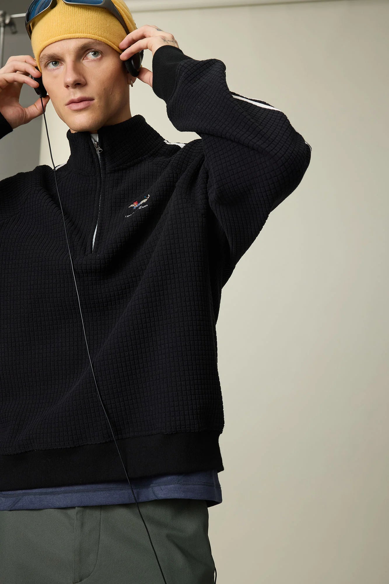 UMAMIISM Waffle Side Stripe Embroidered Half-Zip Pullover