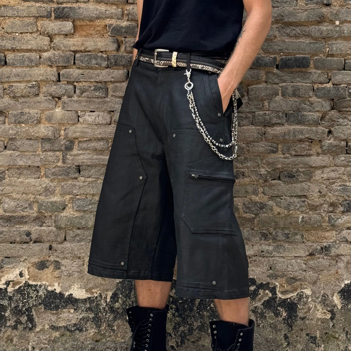 LUUUCAM Waxed Rivet Double-Knee Capri Shorts