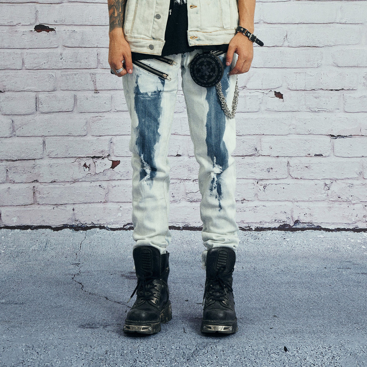 VENTUREK Distressed Washed Zippered Studded Slim Jeans