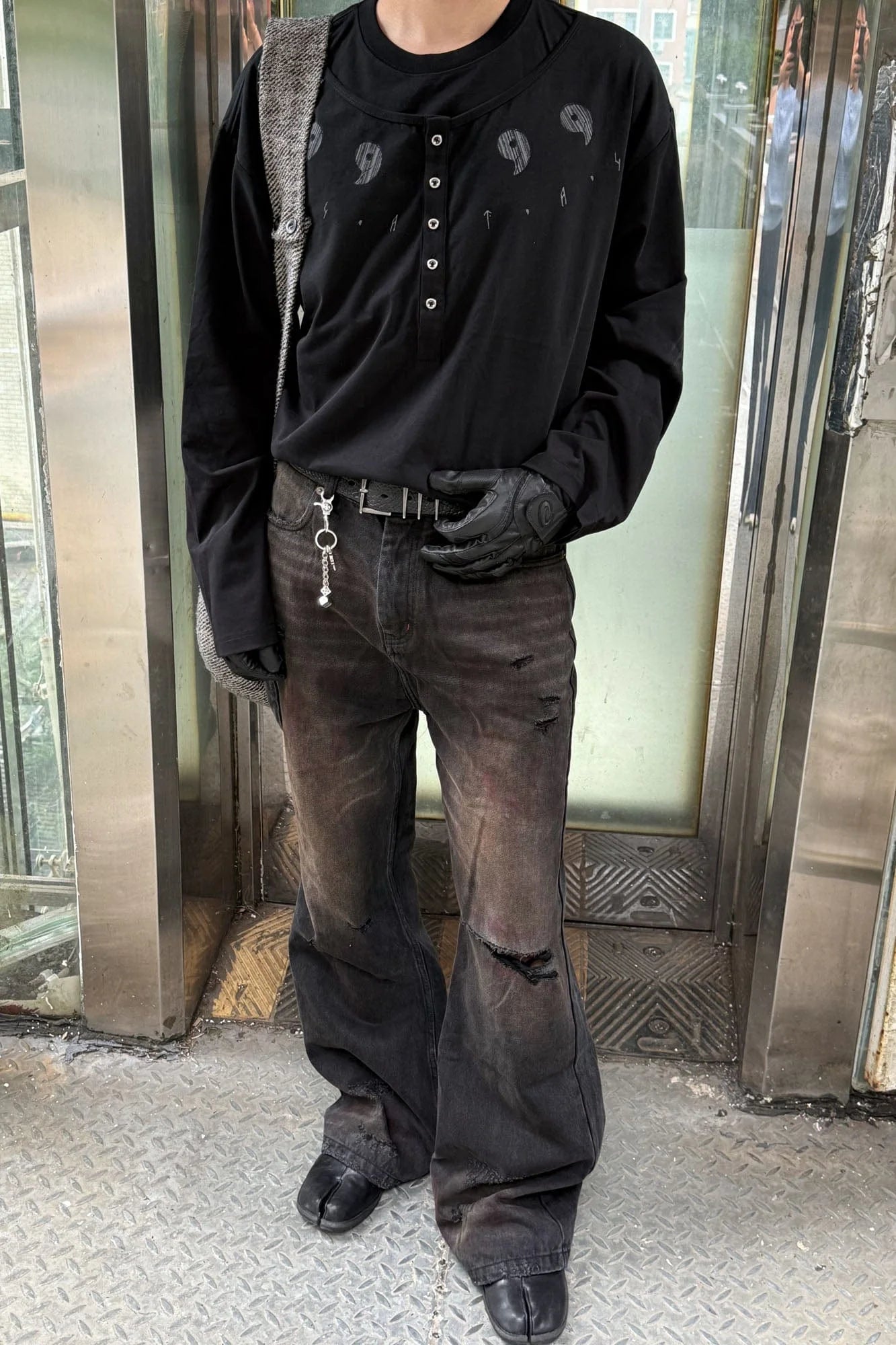 ESAIAS Graphic Faux Layer Henley Long-Sleeve Tee