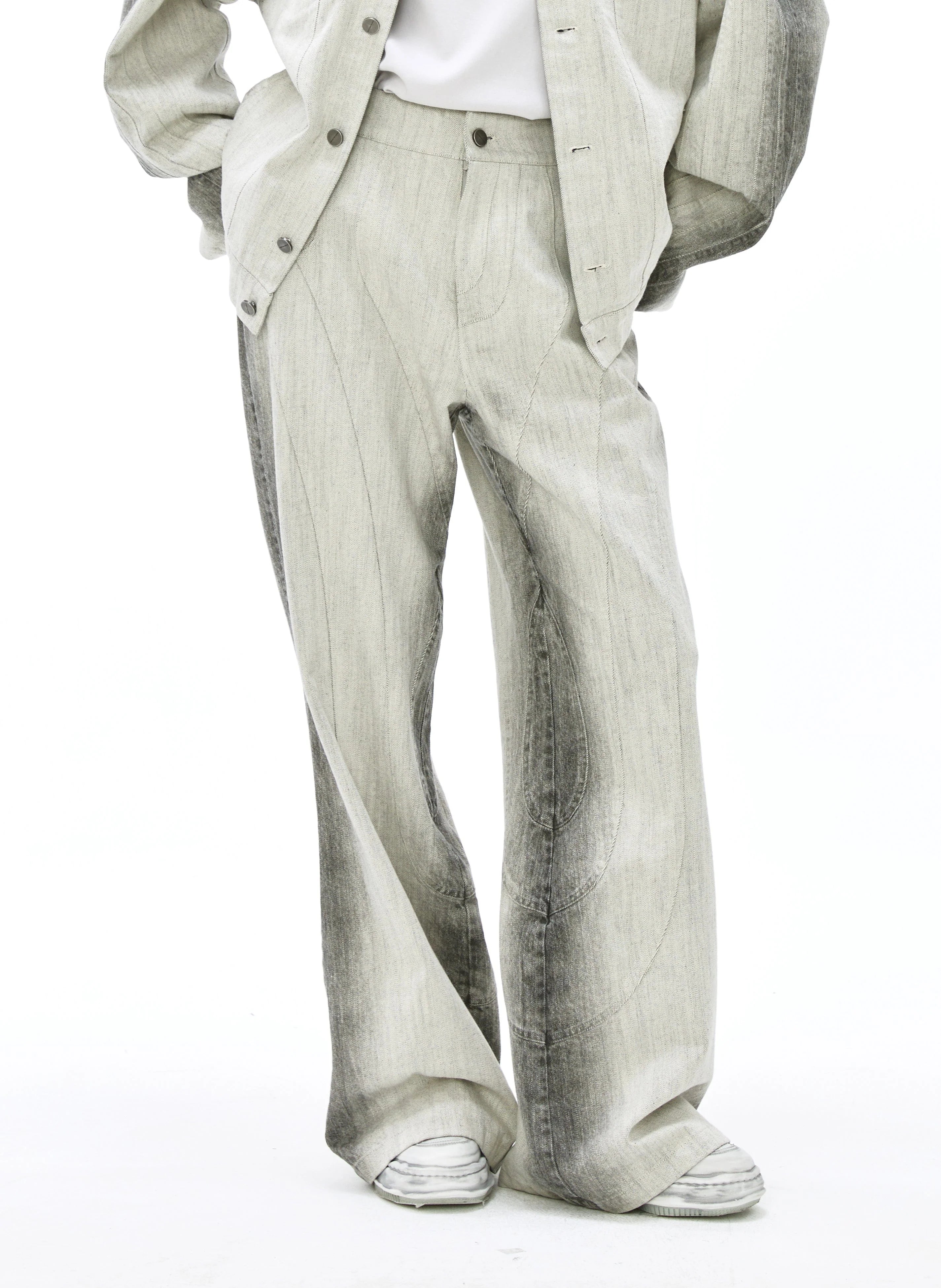 VANN VALRENCE Curved Panel Gradient Washed Flared Jeans