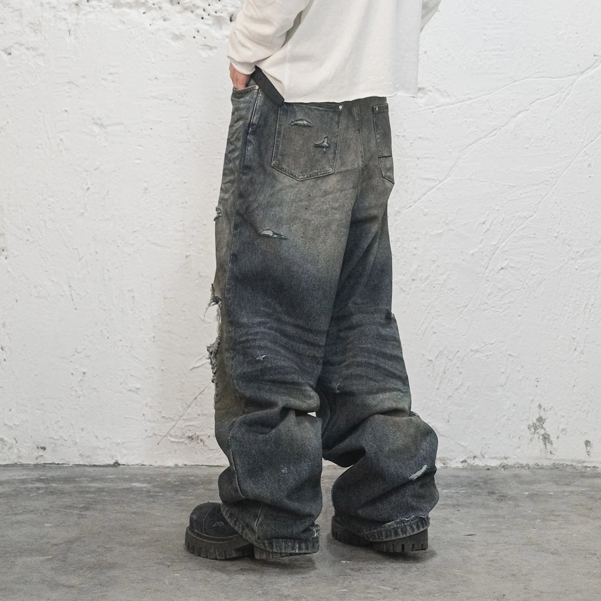 UNDERWATER Muddy Ripped Baggy Jeans