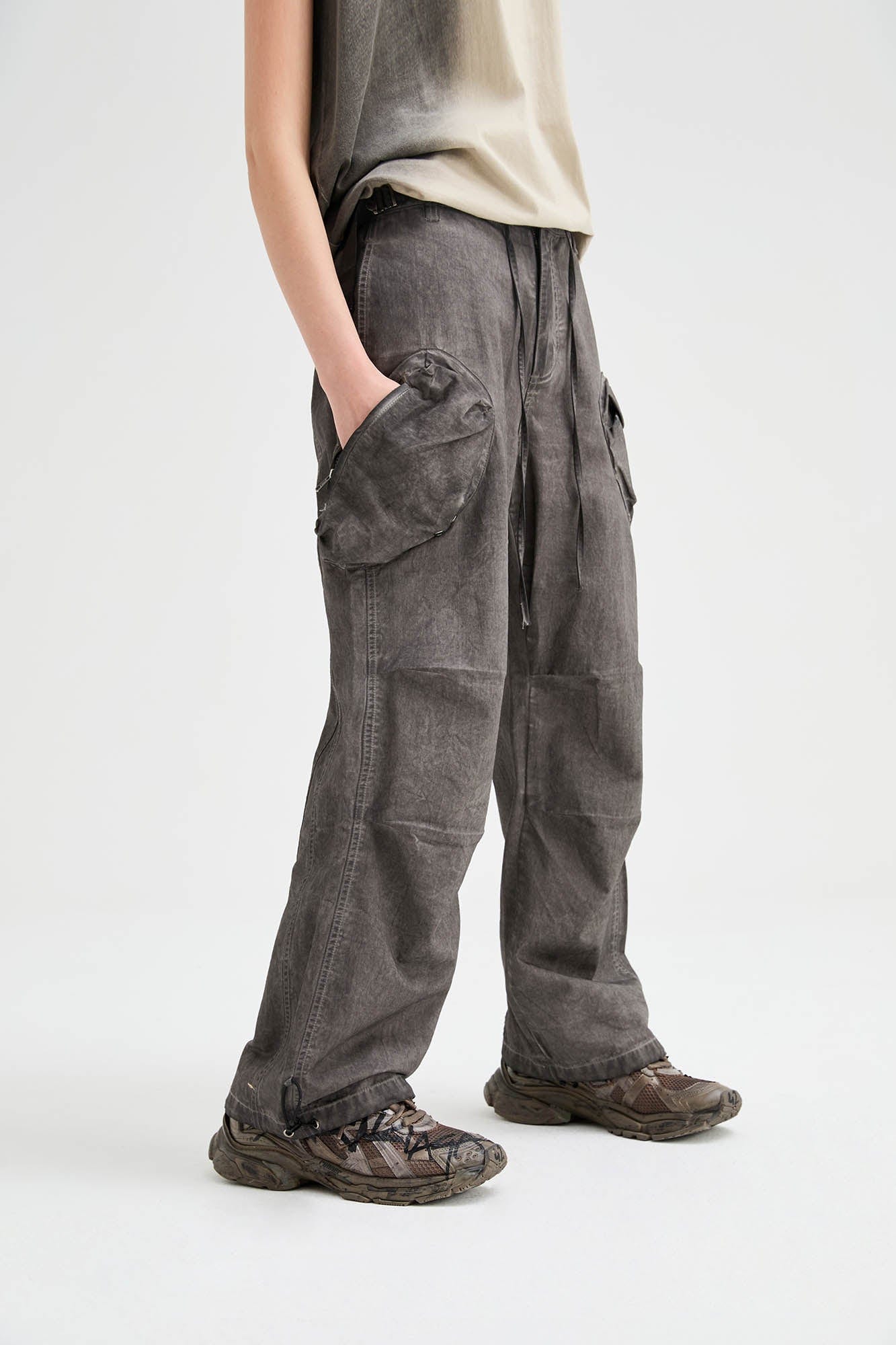 ORGANIC EMOTION Multi-Pocket Crinkled Drawstring Cargo Pants