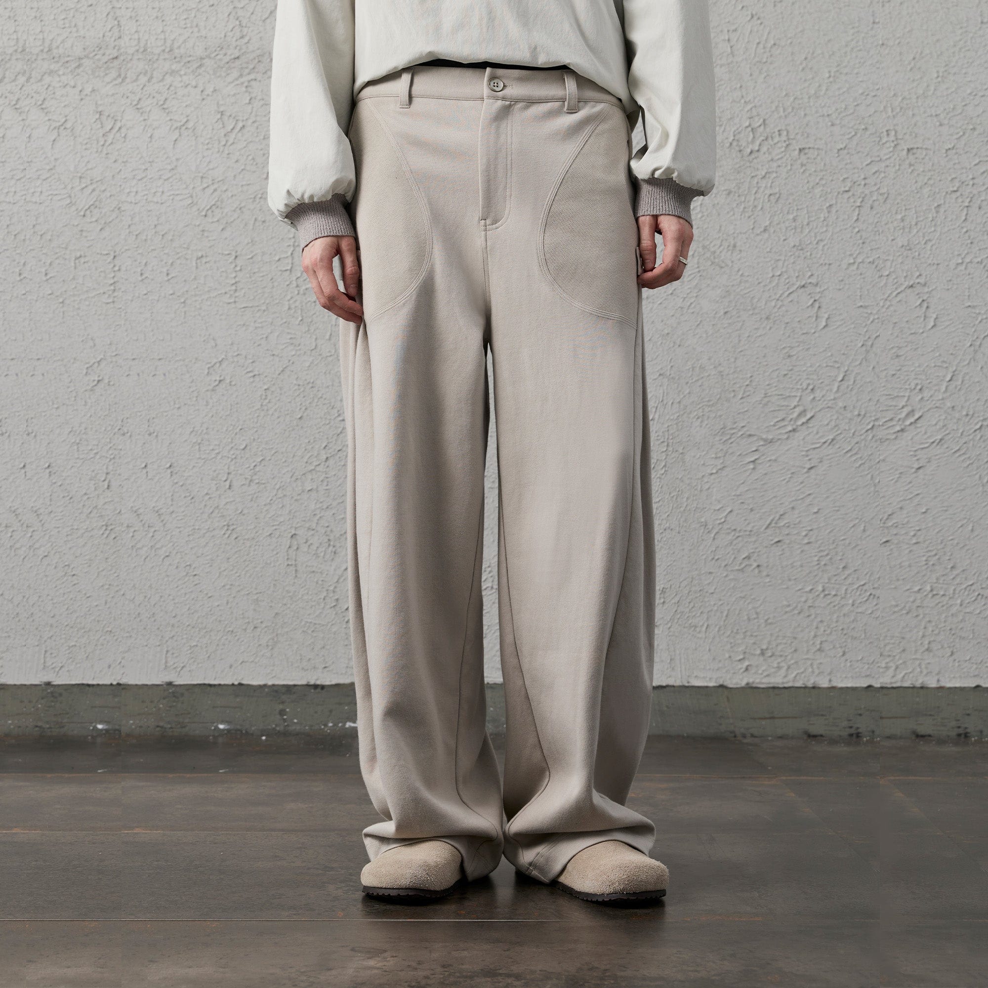ORGANIC EMOTION Pleat Seam Curved Pants