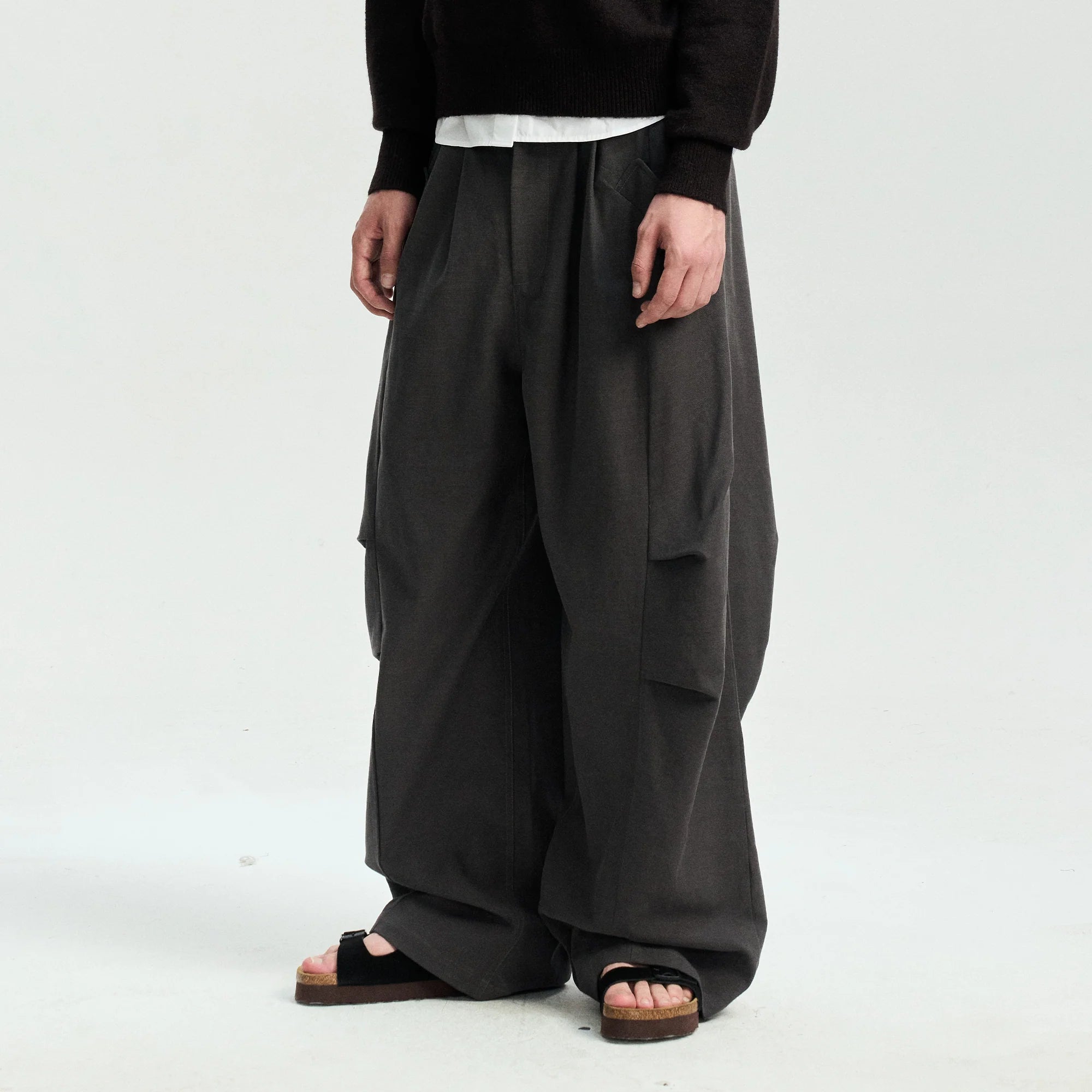 LEONSENSE Modern Curved Paneled Tencel-Cotton Pants