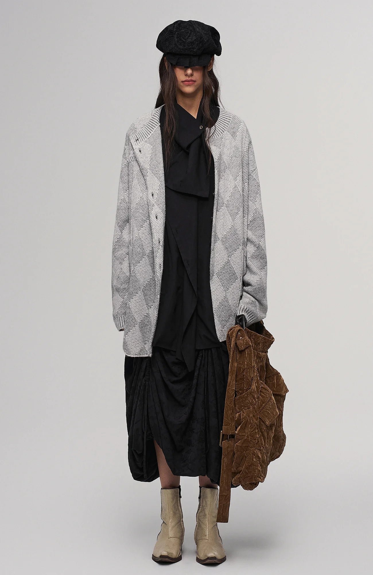 ILNya Nieternite Nifutur Velvet Oversized Crinkled Messenger Bag