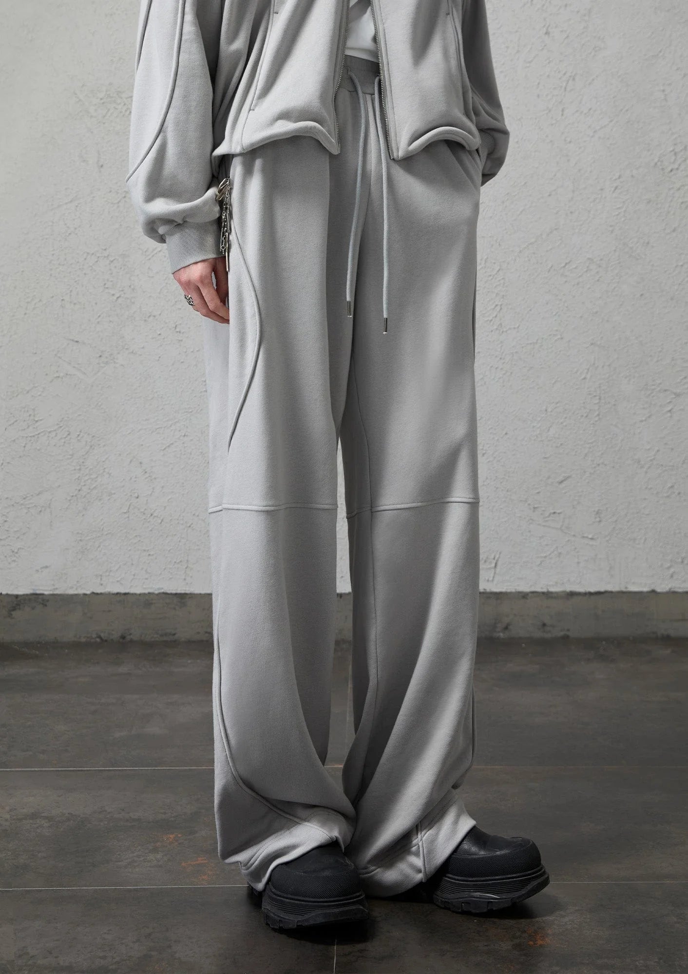 ORGANIC EMOTION Structured Panelled Oversized Sweatpants