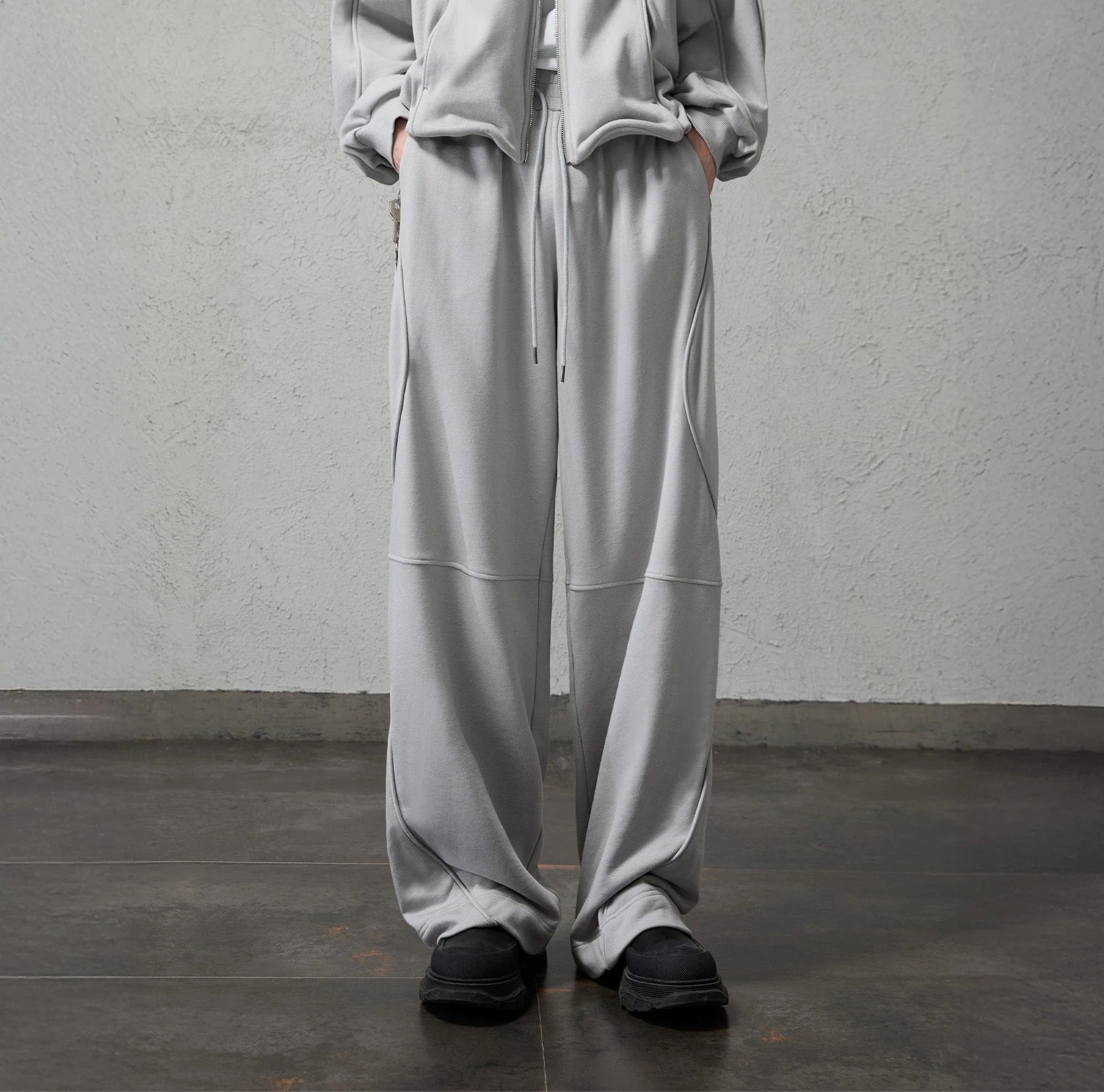 ORGANIC EMOTION Structured Panelled Oversized Sweatpants