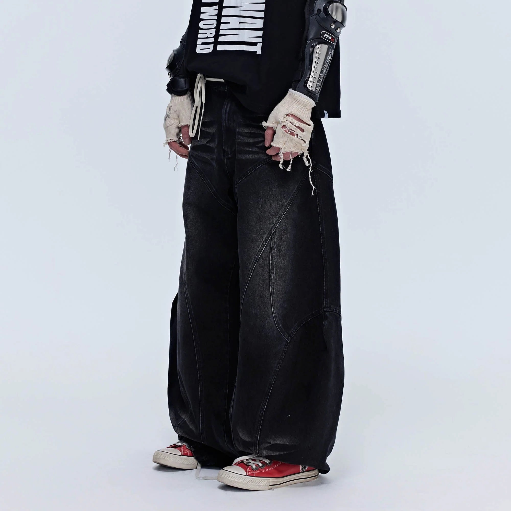 SAVAGEGROWTHWORLD Arc-Paneled Washed Oversized Balloon Jeans